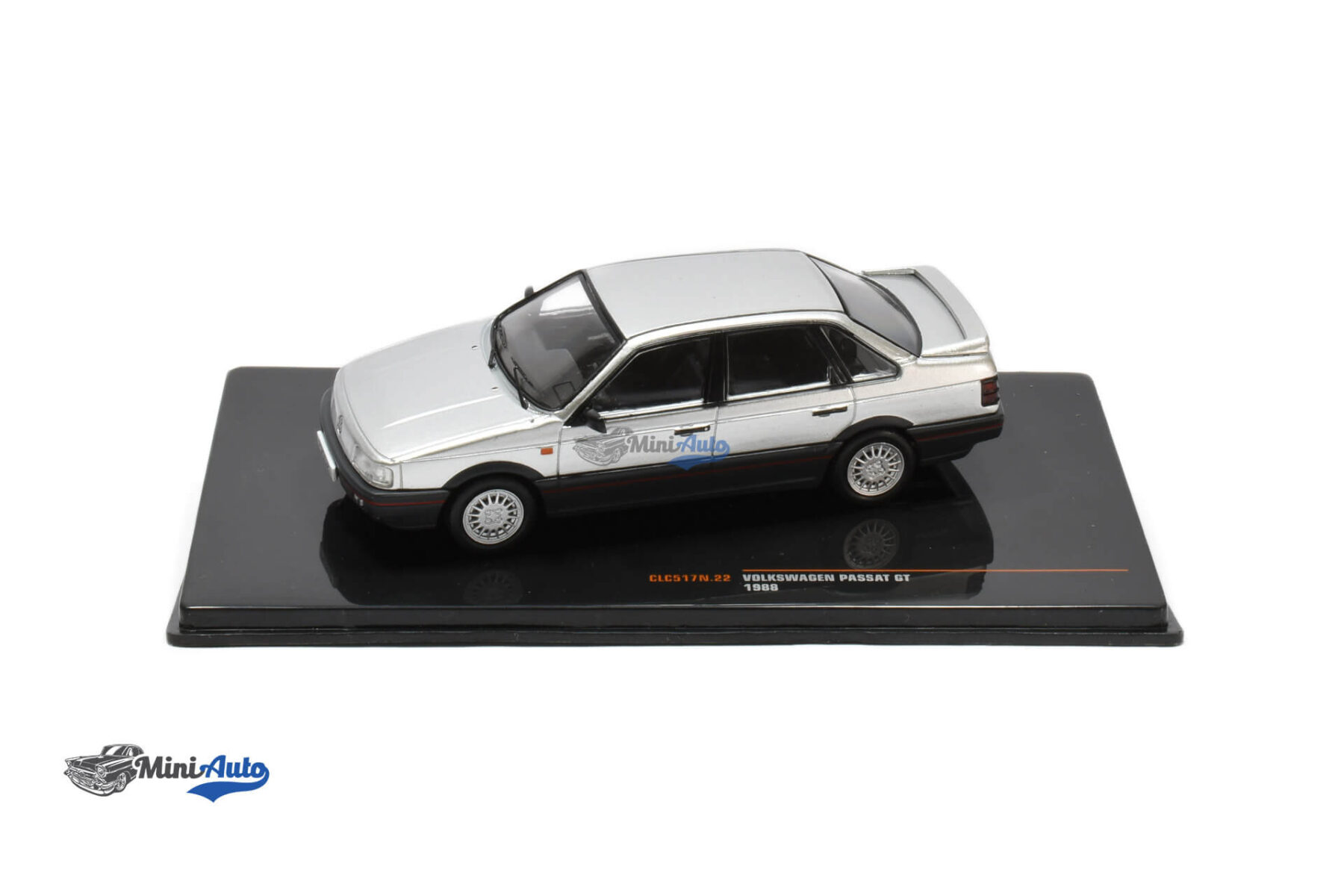 IXOCLC517N---Volkswagen-Passat-GT---1988---Silver_3 Volkswagen Passat GT - 1988 - Silver - Image 3