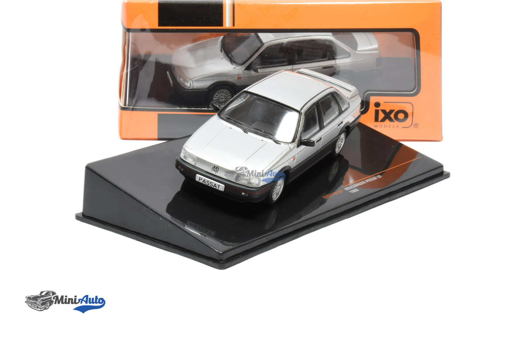 IXOCLC517N---Volkswagen-Passat-GT---1988---Silver_4 Volkswagen Passat GT - 1988 - Silver - Image 4