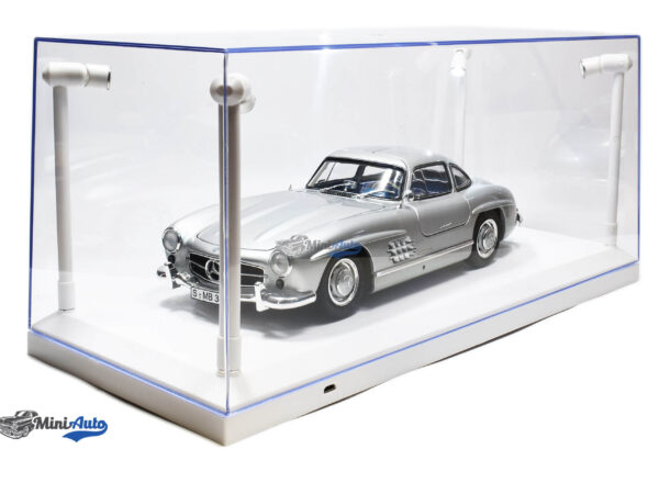 Single Showcase white with 4 Led Lamps for modelcars in scale (Model nije uključen) 1:18 - White