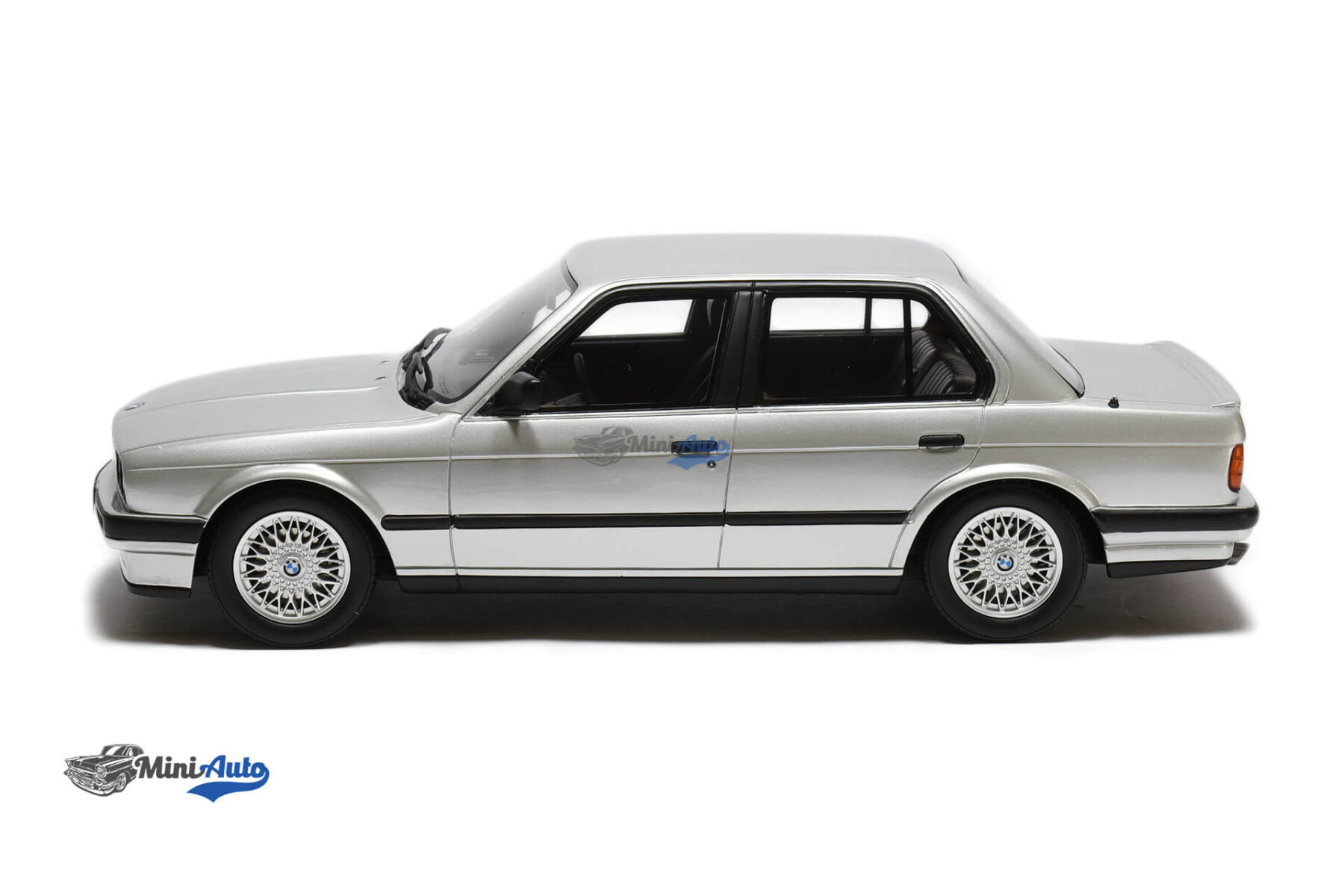BMW E30 325i - 1988 - Silver - Image 3