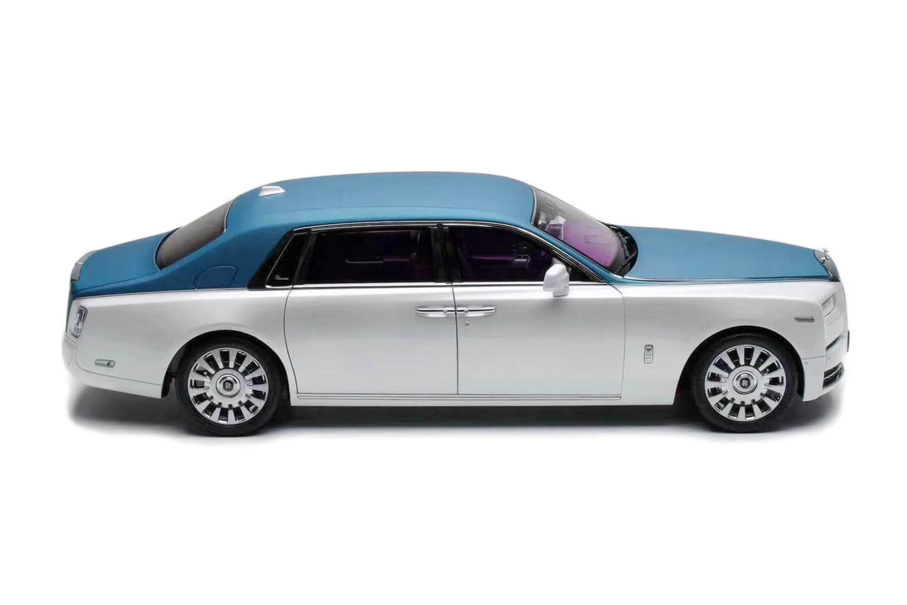 Rolls Royce Phantom VIII - 2022 - White/blue - Image 3