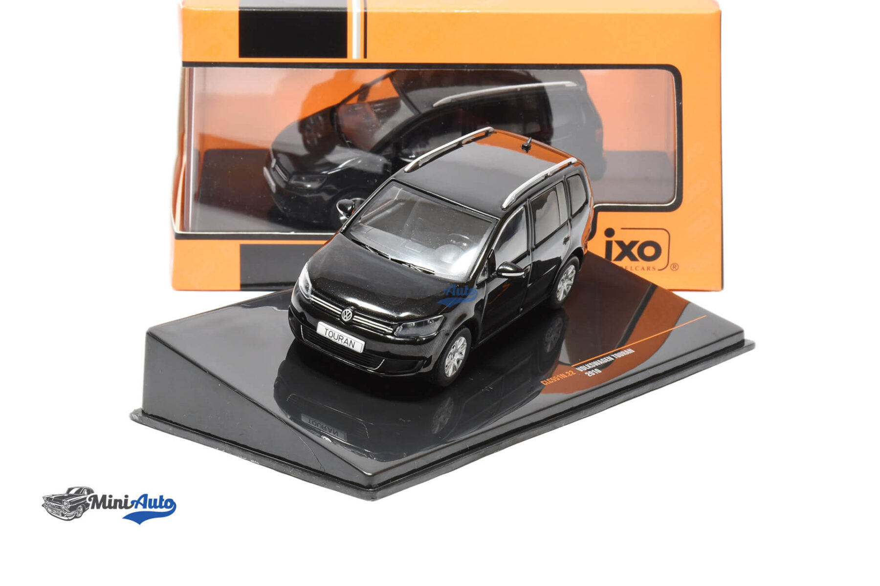 Volkswagen Touran - 2010 - Black - Image 4