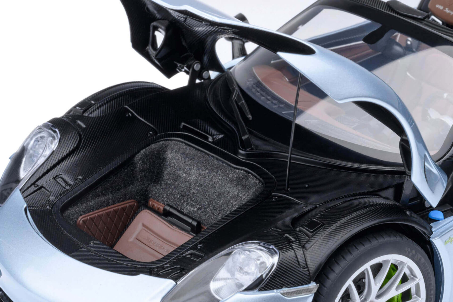 77923-Porsche-918-Spyder-Weissach-Package-Autoart-Liquid-blue_5 Porsche 918 Spyder - 2015 - Blue - Image 5