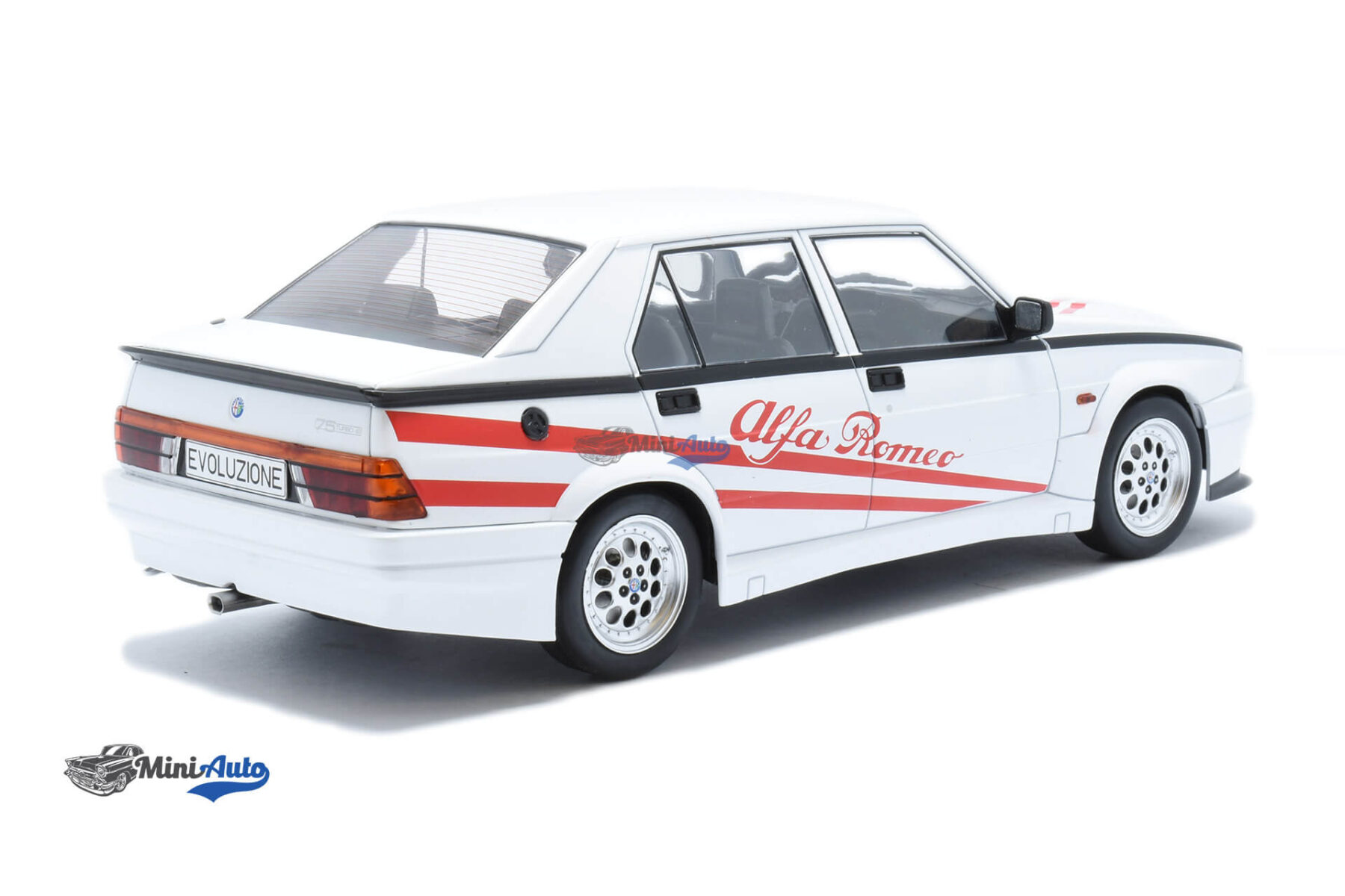 MCG18430---Alfa-Romeo-75-Turbo-Evoluzione---1987---WhiteRed_2 Alfa Romeo 75 Turbo Evoluzione - 1987 - White/Red - Image 2
