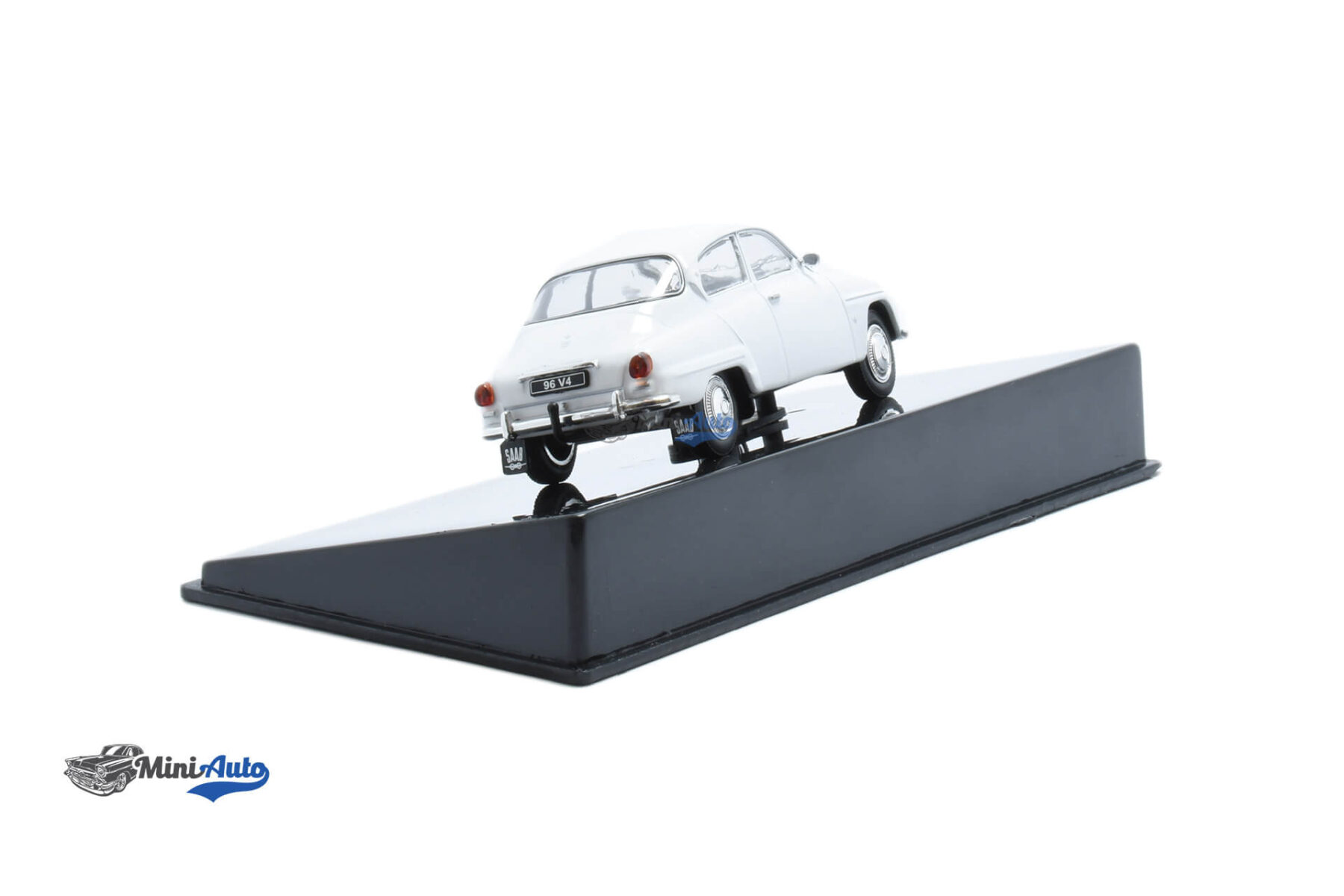 Saab 96 V4 - 1965 - White - Image 2