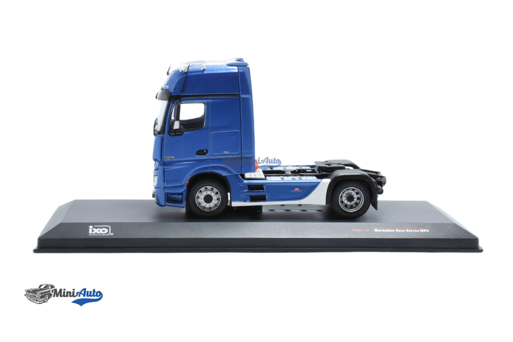 Mercedes Actros MP4 - 2012 - Blue - Image 3