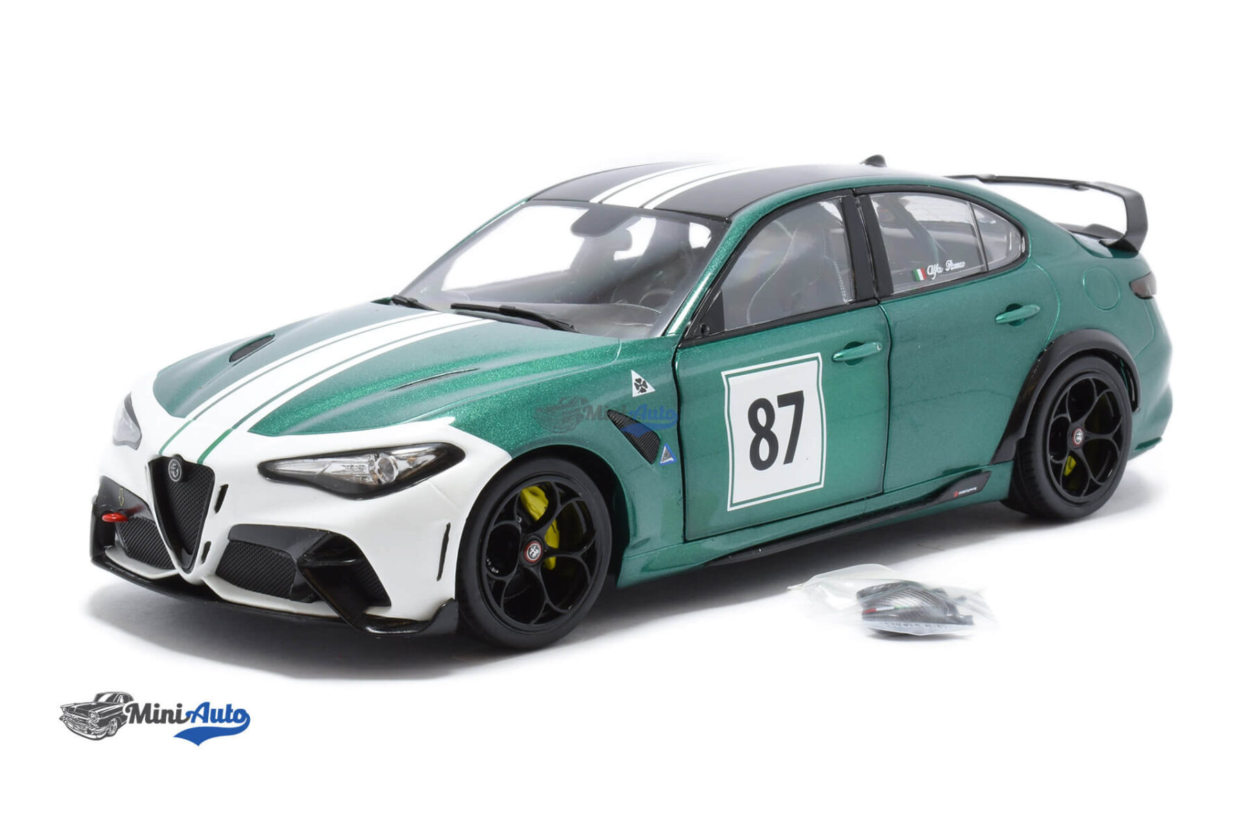 S1806902---Alfa-Romeo-Giulia-GTAM-–-2021-–-Green_1 Alfa Romeo Giulia GTAM - 2021 - Green - Image 1
