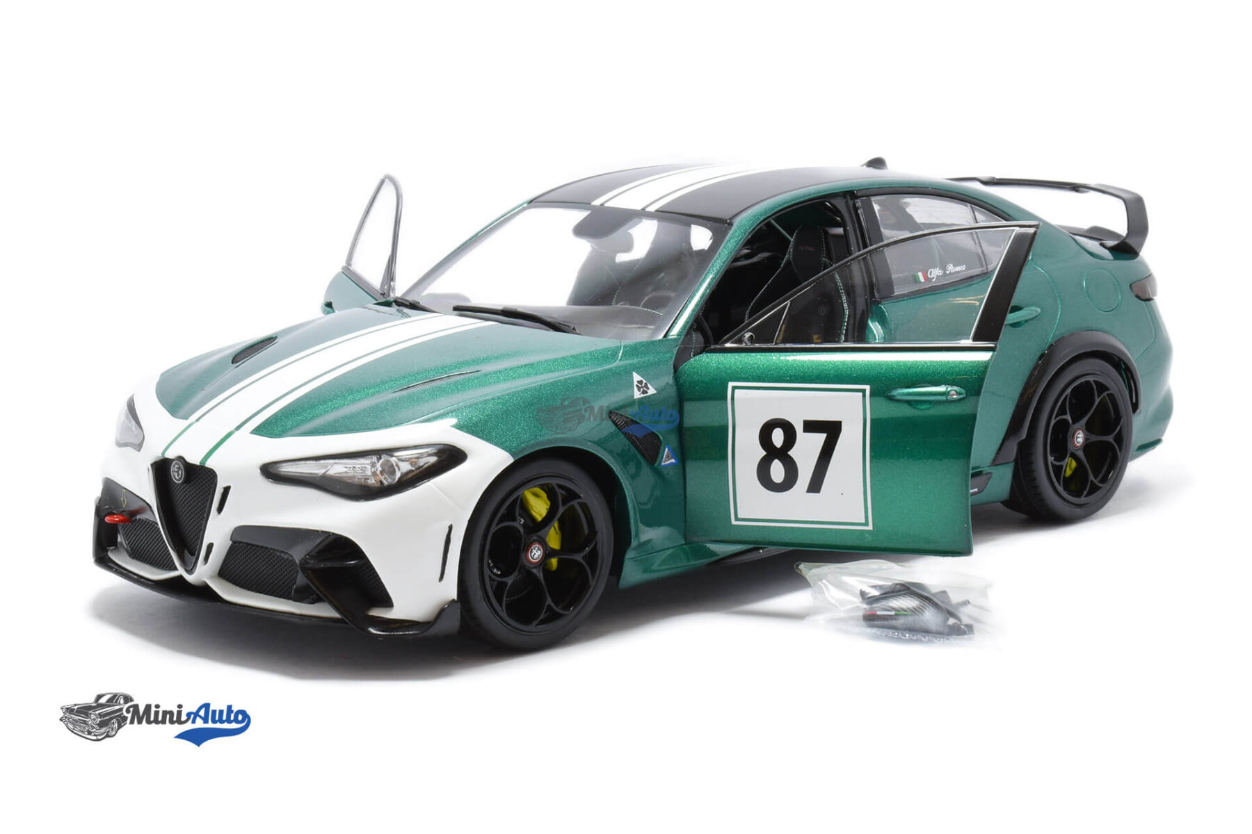 S1806902---Alfa-Romeo-Giulia-GTAM-–-2021-–-Green_2 Alfa Romeo Giulia GTAM - 2021 - Green - Image 2