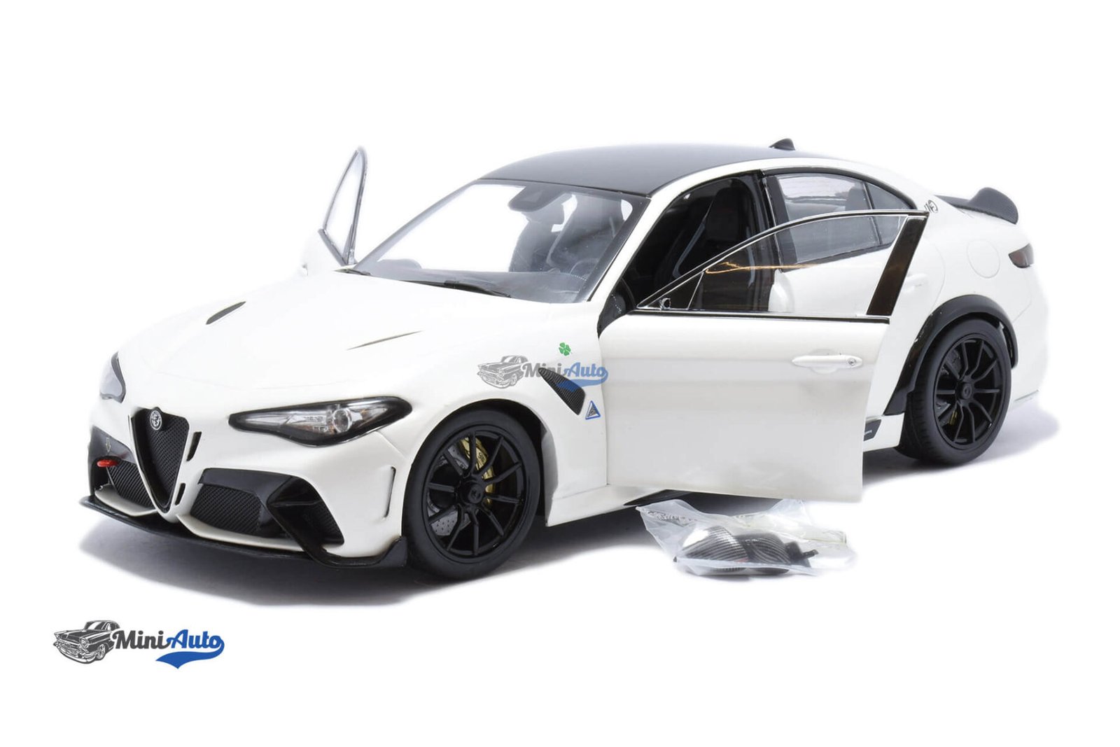 Alfa Romeo Giulia GTA - 2022 - White - Image 2