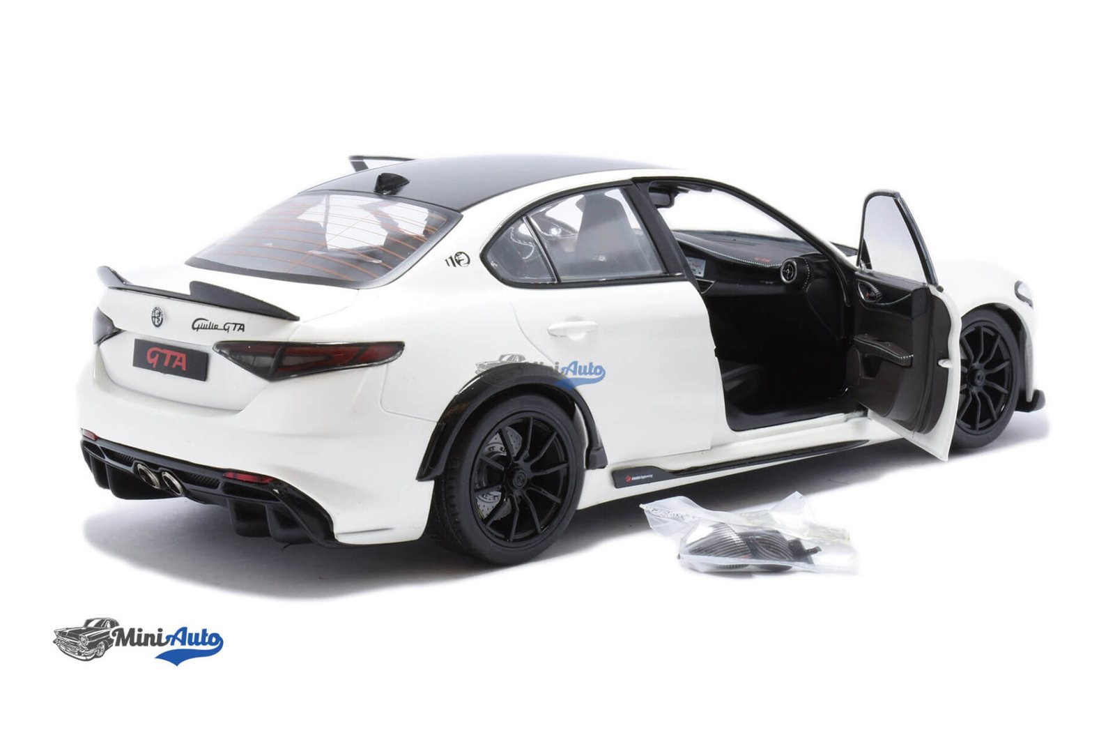 Alfa Romeo Giulia GTA - 2022 - White - Image 4