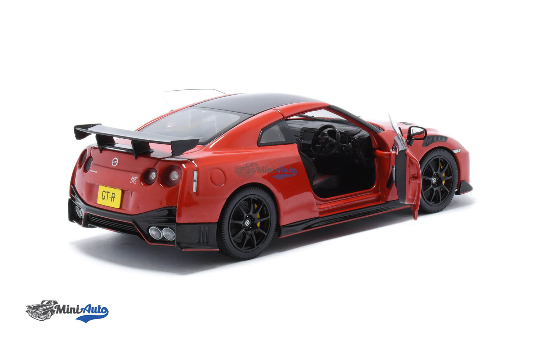 Nissan GT-R Nismo - 2021 - Red - Image 4