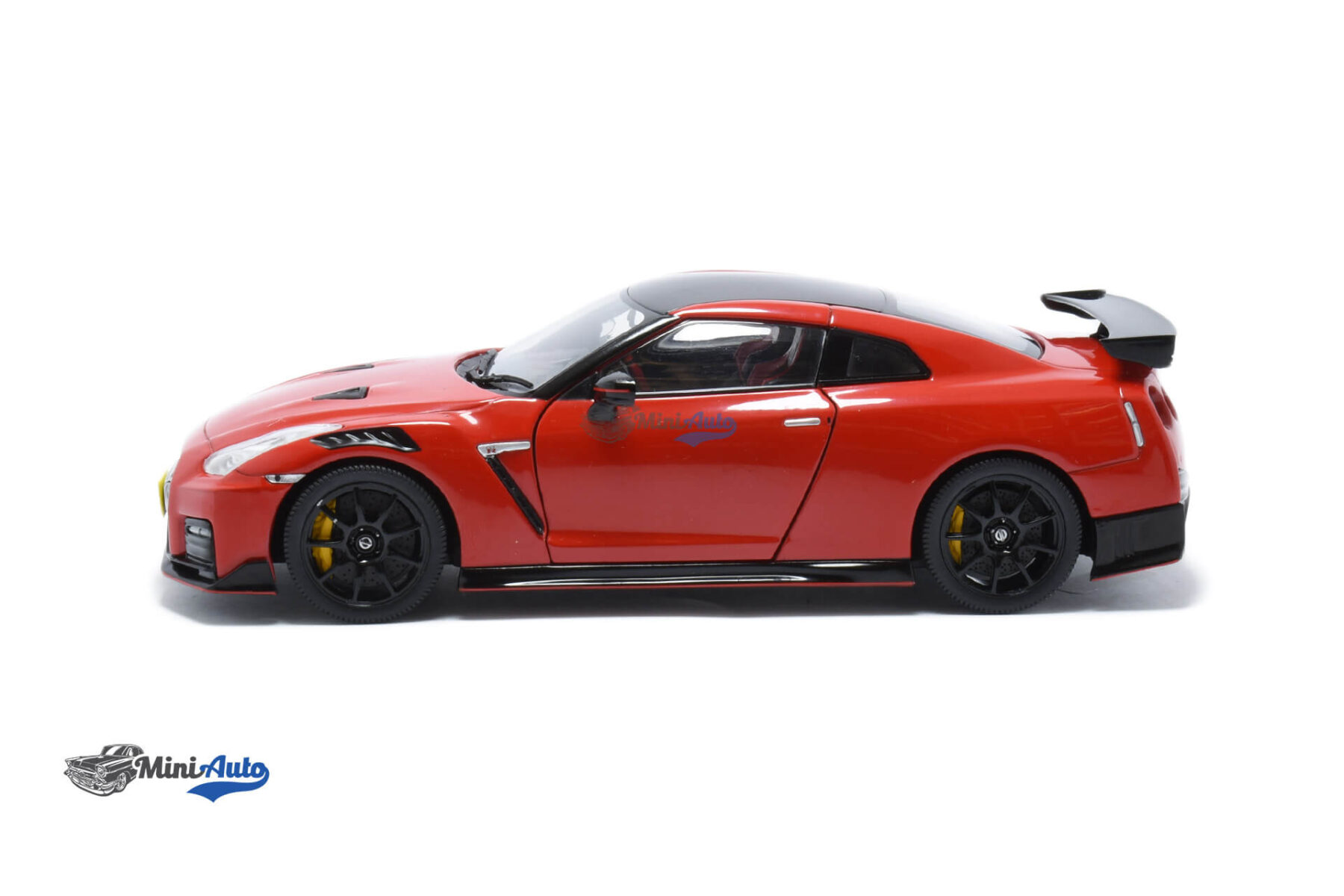 Nissan GT-R Nismo - 2021 - Red - Image 5