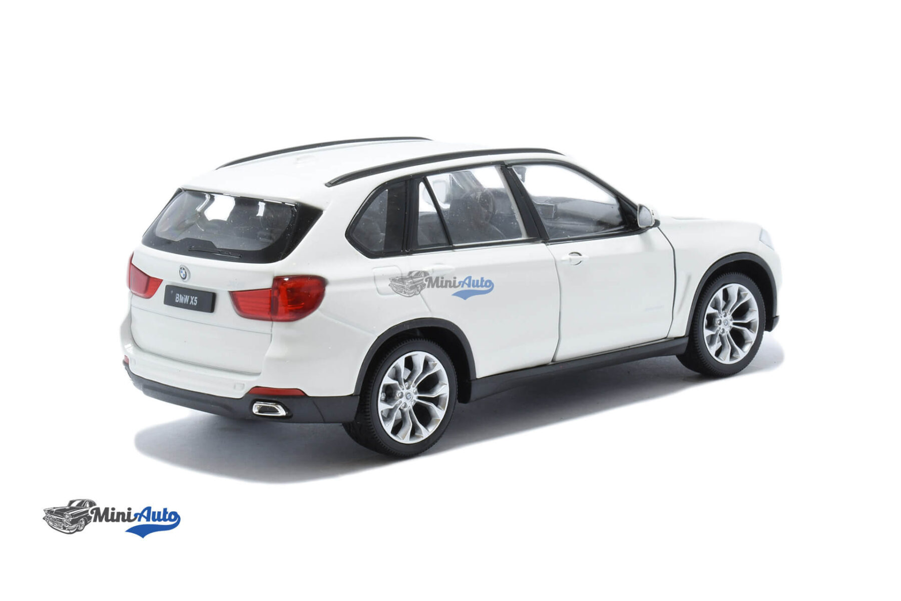 WEL24052WHITE---BMW-X5---2016---White_3 BMW X5 (F15) - White - Image 3
