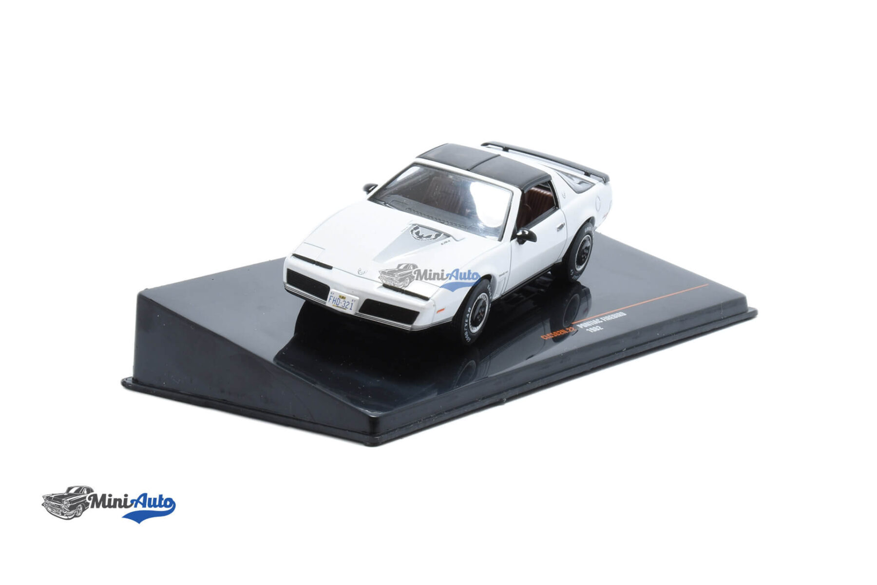 IXOCLC582---Pontiac-Firebird---1980---White_1 Pontiac Firebird - 1980 - White - Image 1
