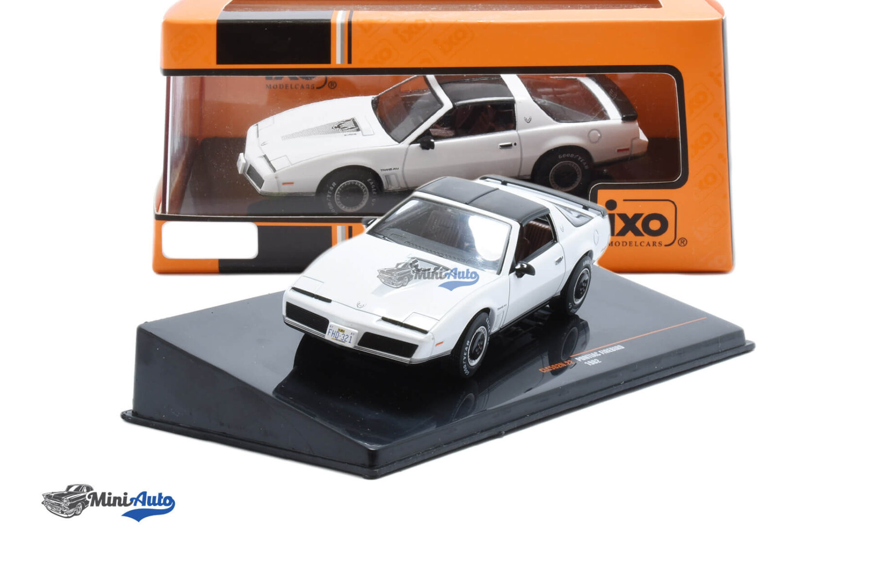 IXOCLC582---Pontiac-Firebird---1980---White_4 Pontiac Firebird - 1980 - White - Image 4