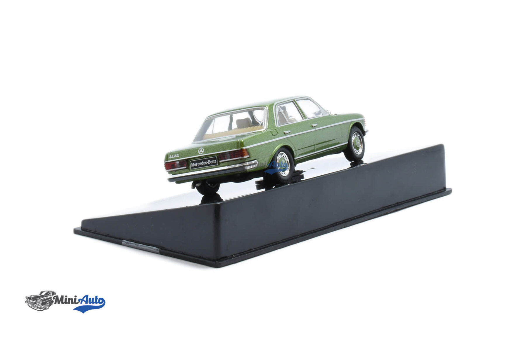 Mercedes Benz 240D W123 - 1976 - Green - Image 2