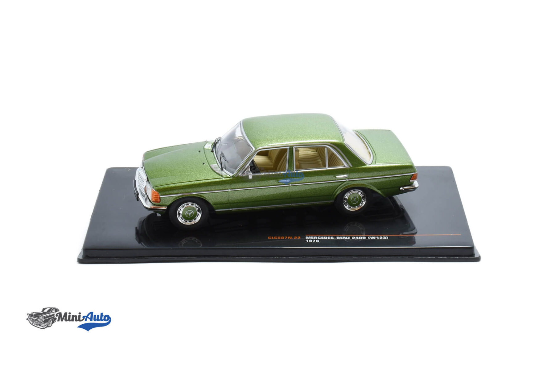 Mercedes Benz 240D W123 - 1976 - Green - Image 3