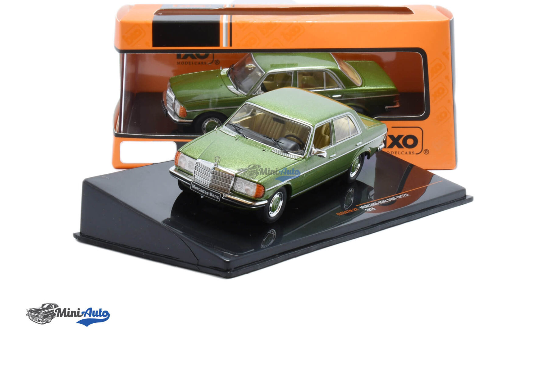 Mercedes Benz 240D W123 - 1976 - Green - Image 4