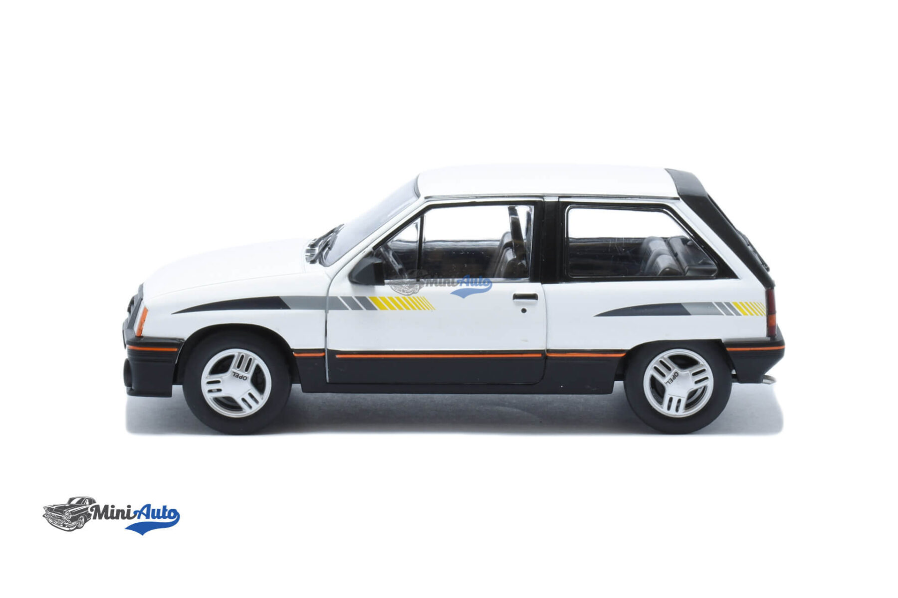 Opel Corsa A SR - 1985 - White - Image 5