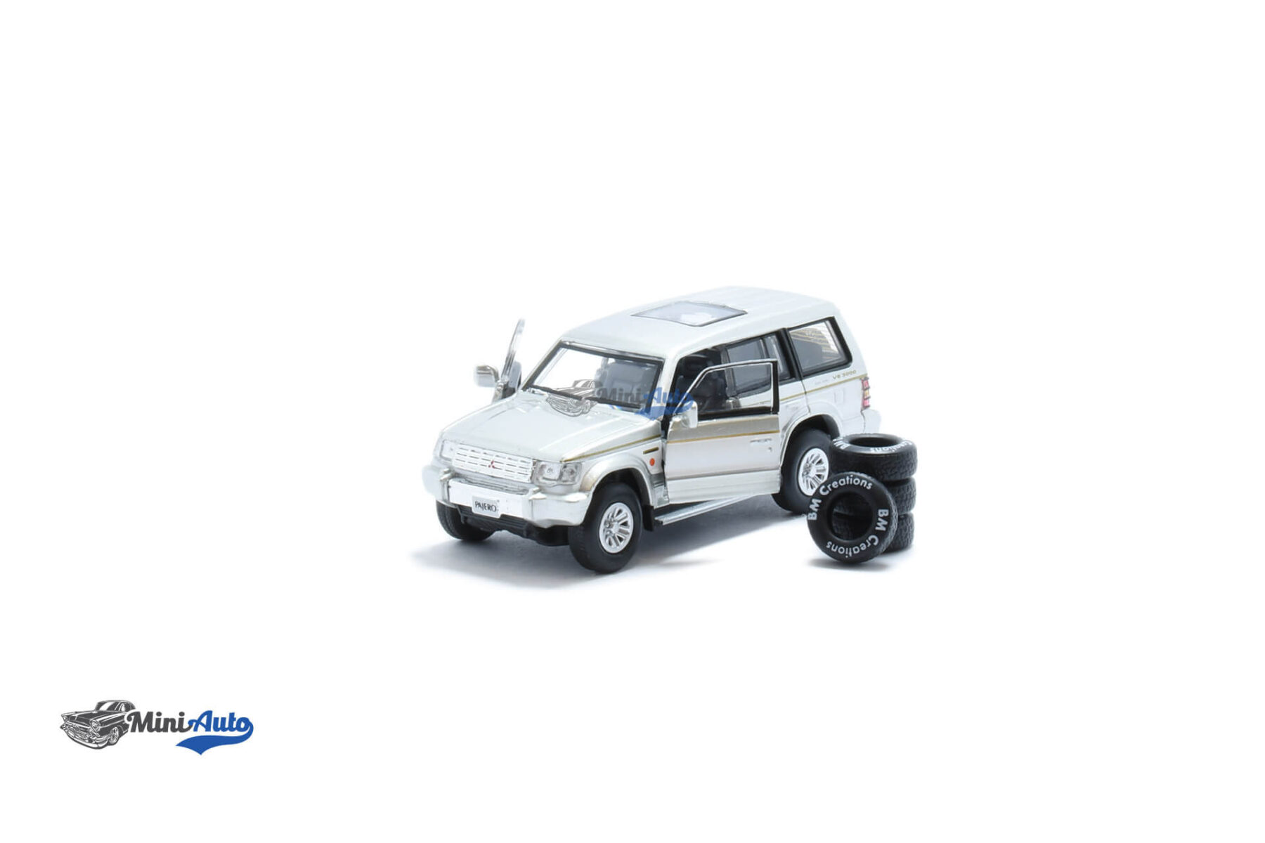 Mitsubishi Pajero 2nd Generation - 1996 - Silver/White - Image 2