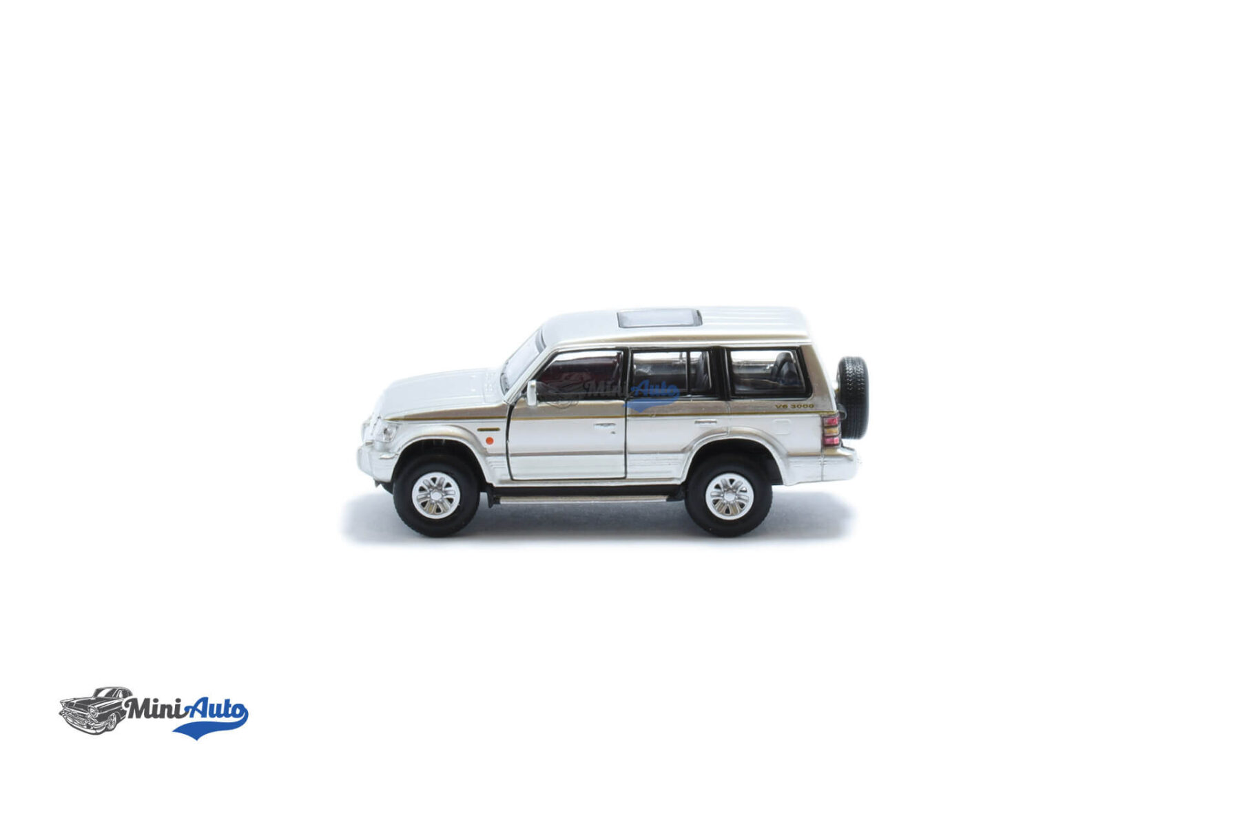 Mitsubishi Pajero 2nd Generation - 1996 - Silver/White - Image 5