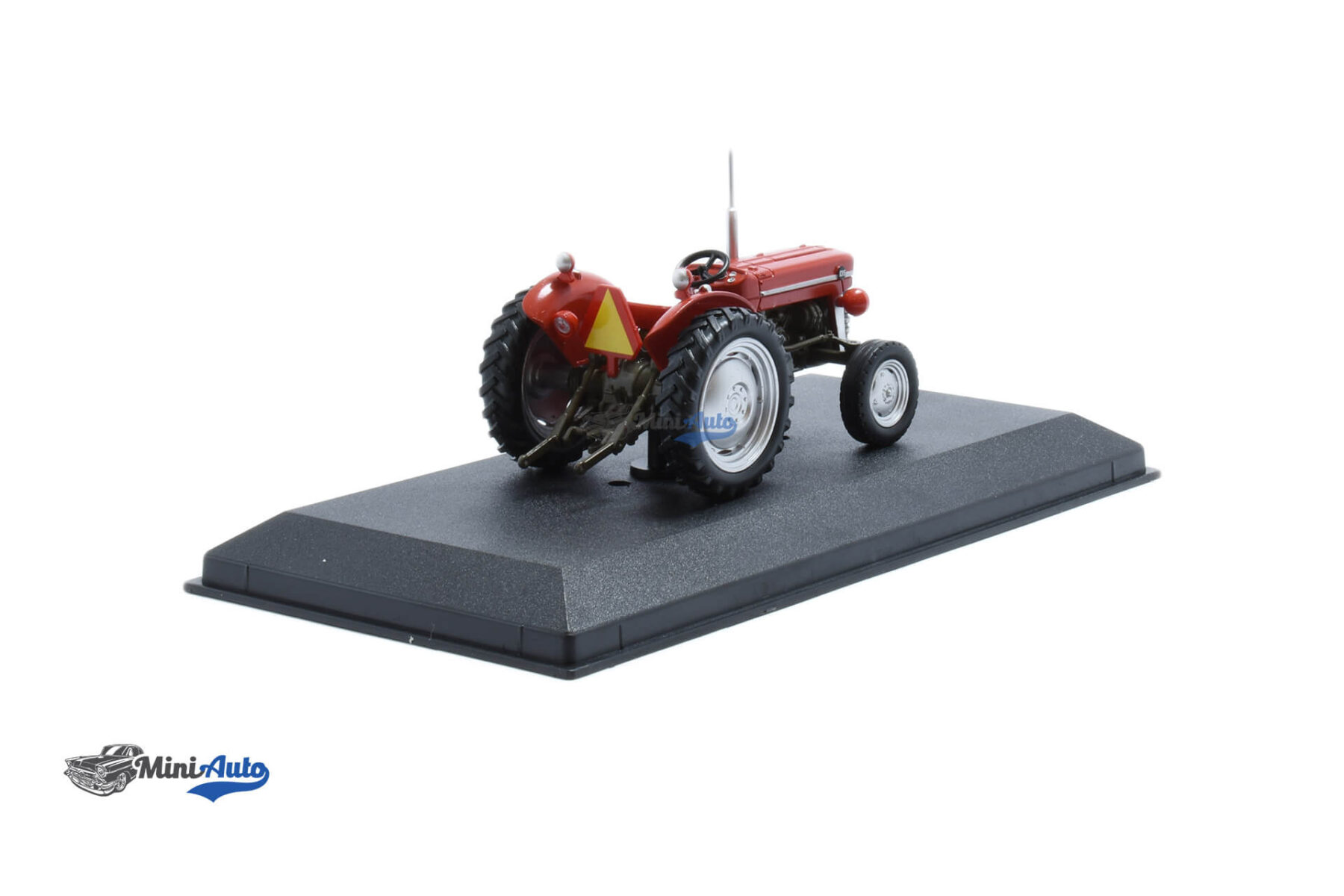 Massey Ferguson MF135 - 1965 - Red - Image 2