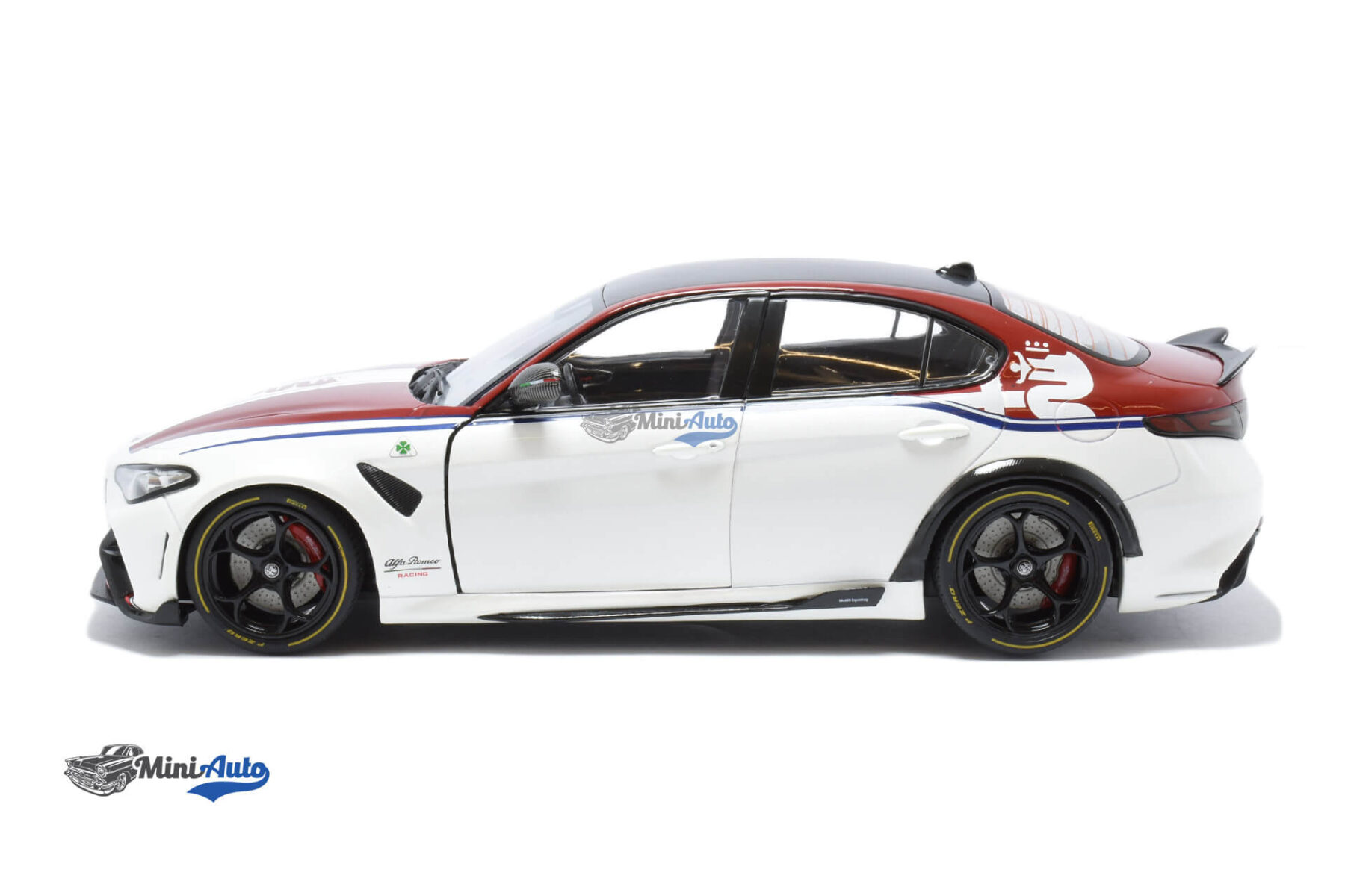 Alfa Romeo Giulia GTAm - 2023 - Red/White - Image 5