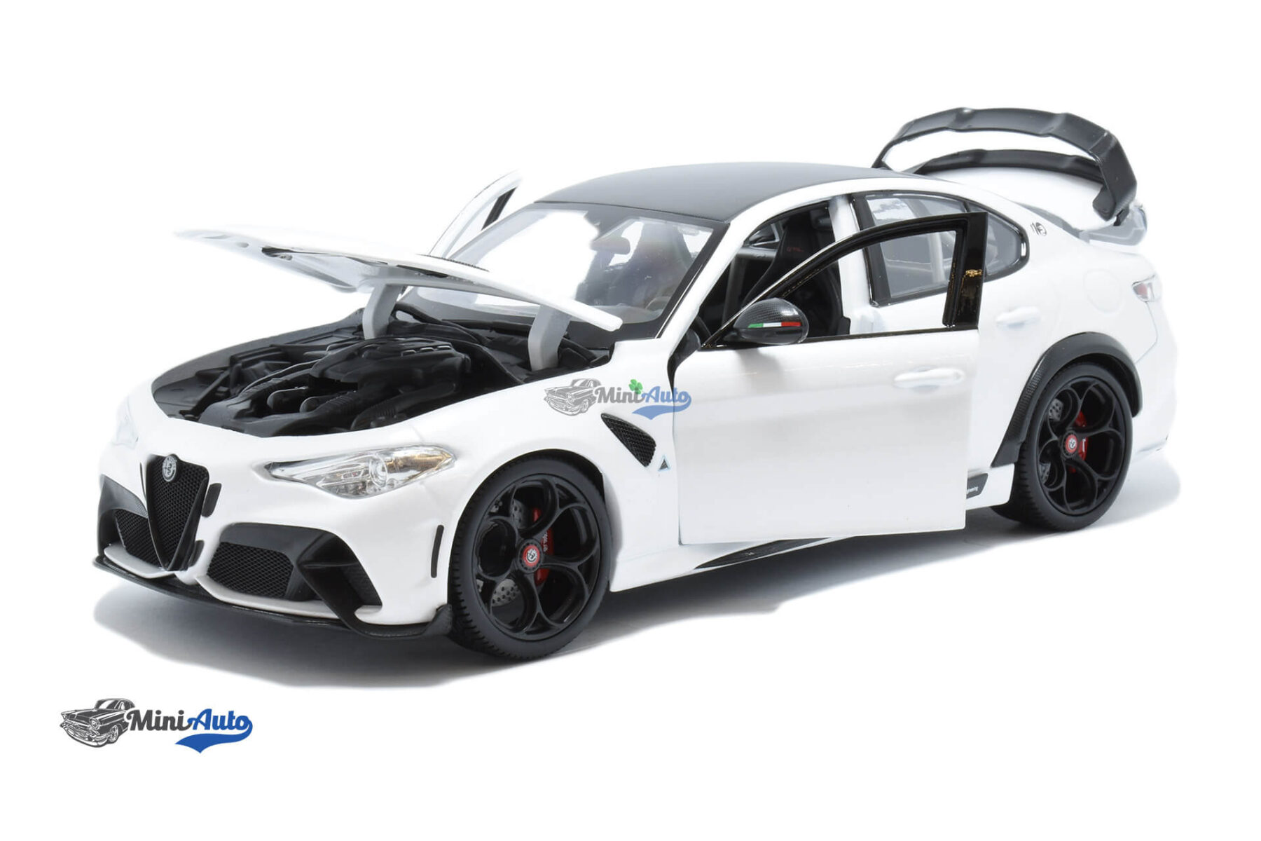 Alfa Romeo Giulia GTAm - 2020 - White - Image 2