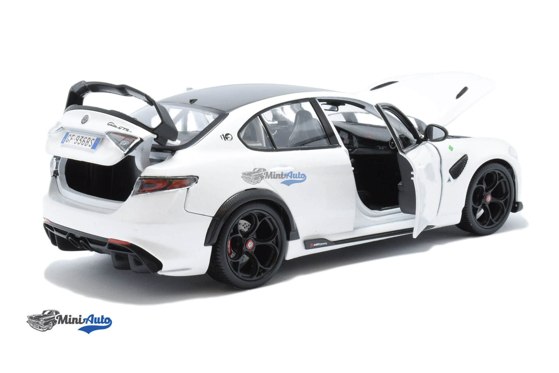 Alfa Romeo Giulia GTAm - 2020 - White - Image 4