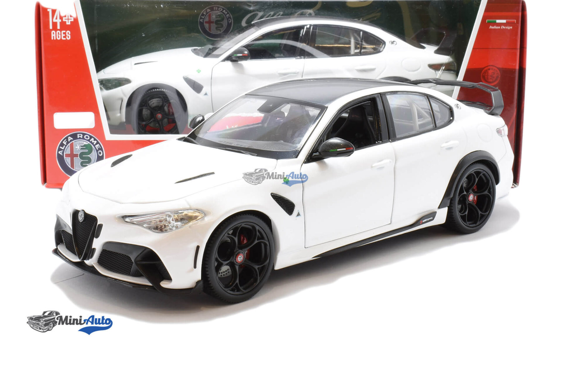 Alfa Romeo Giulia GTAm - 2020 - White - Image 6