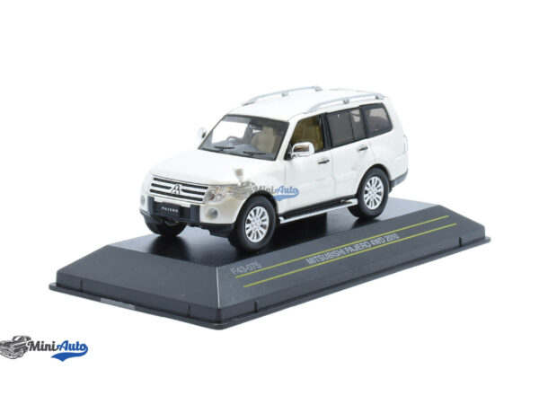 Mitsubishi Pajero 4WD - 2010 - White
