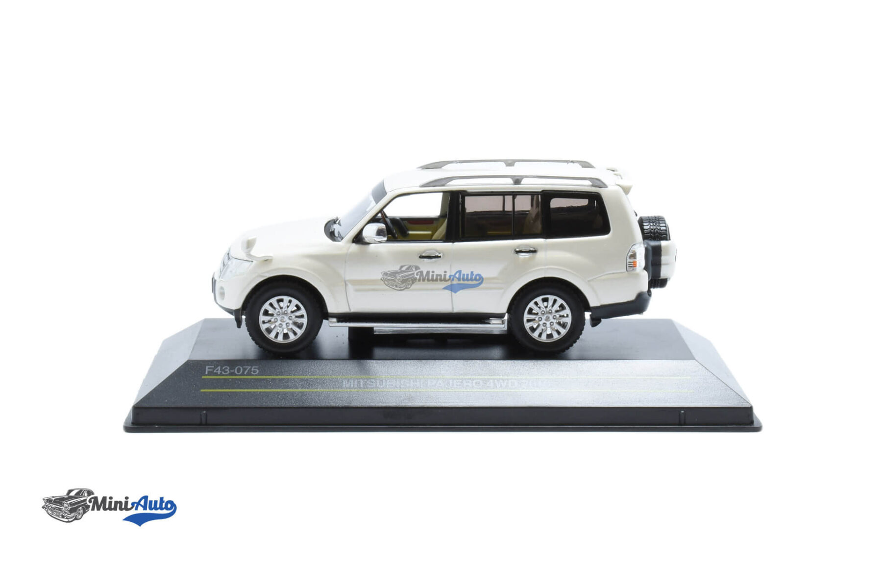 Mitsubishi Pajero 4WD - 2010 - White - Image 3