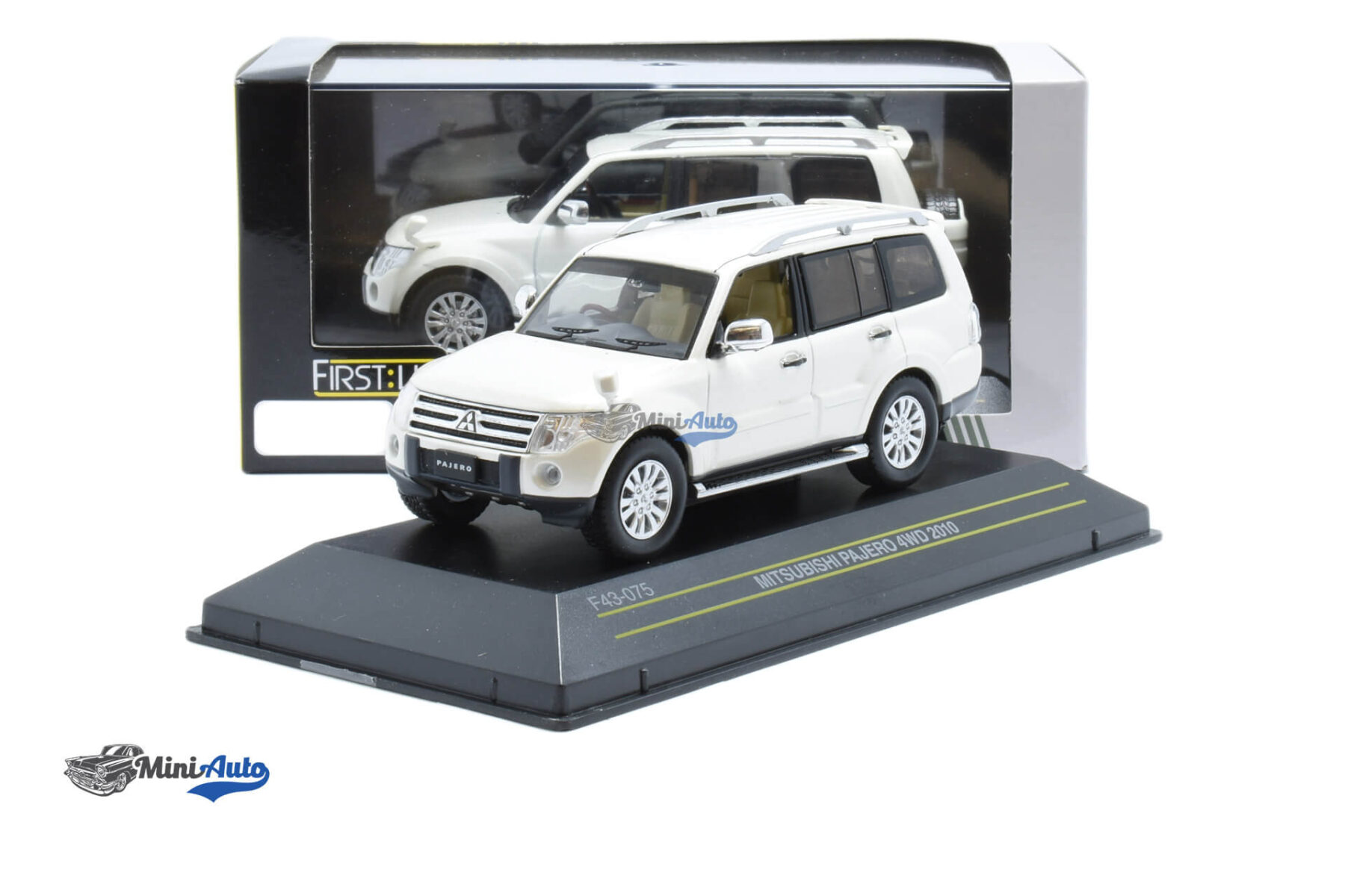 Mitsubishi Pajero 4WD - 2010 - White - Image 4