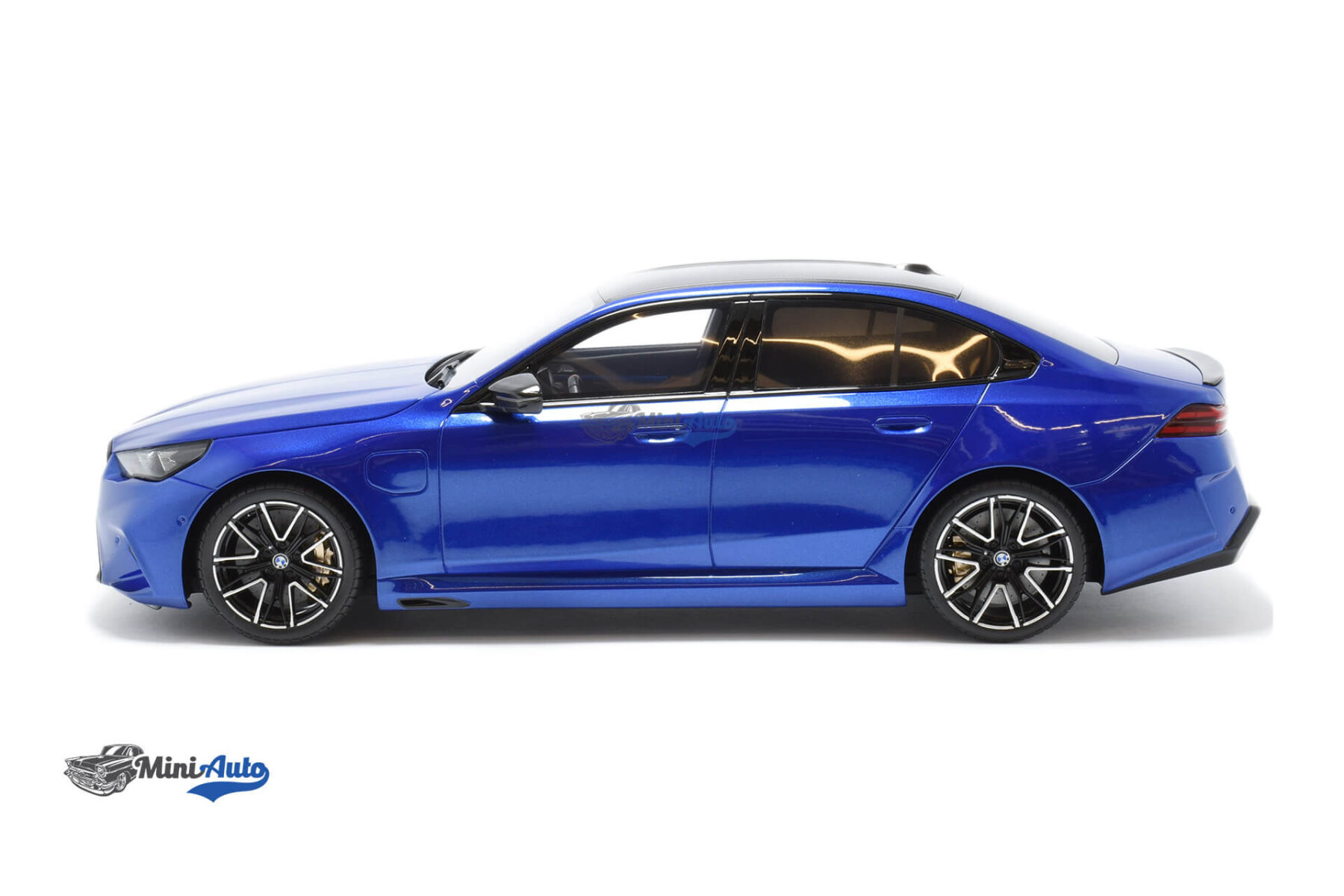 BMW M5 G90 - 2024 - Blue - Image 3