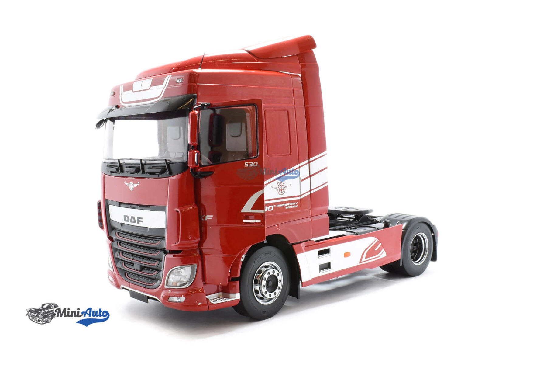 PC236568---DAF-XF-Space-Cab---2018---Red_2 DAF XF Space Cab - 2018 - Red - Image 2