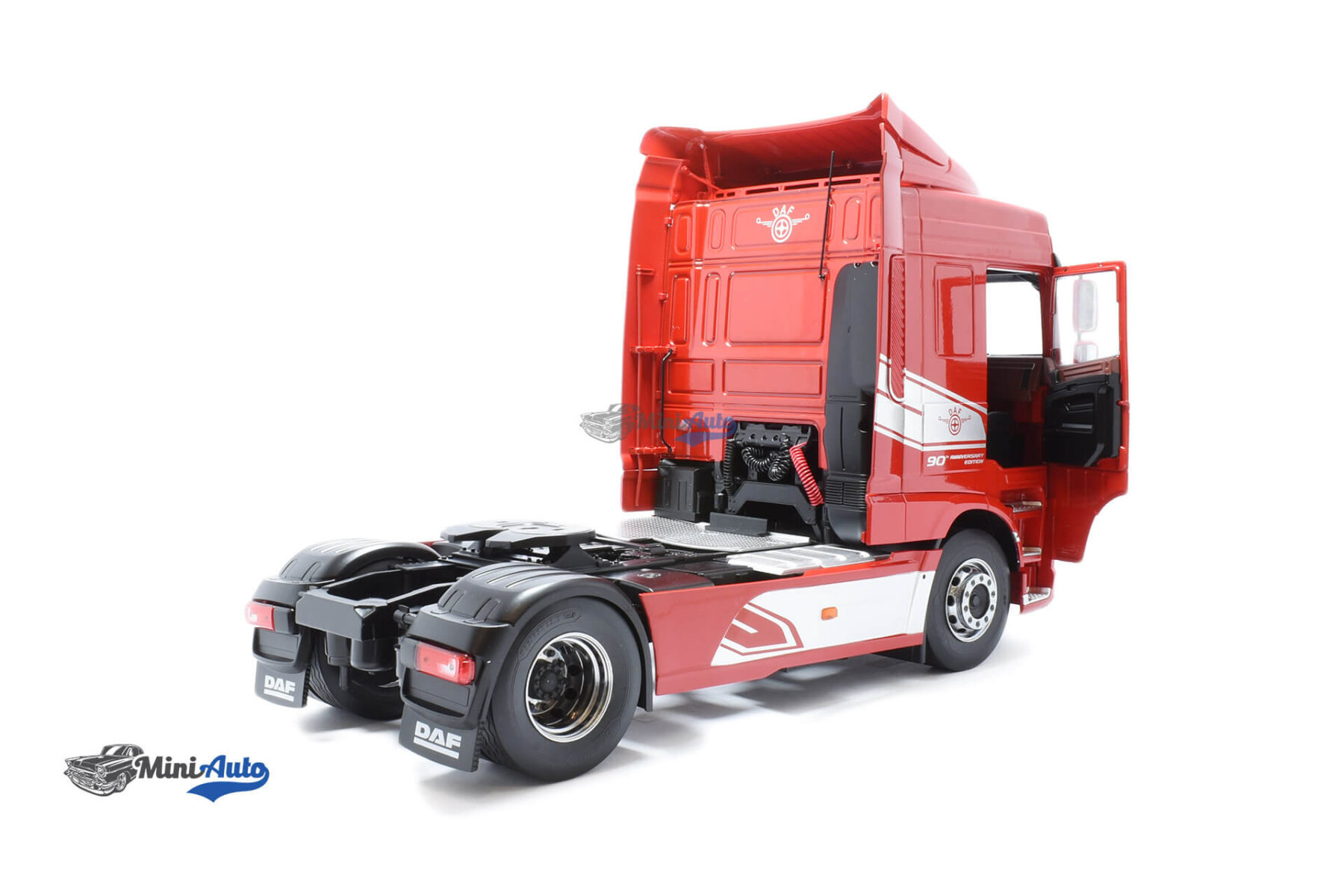 PC236568---DAF-XF-Space-Cab---2018---Red_4 DAF XF Space Cab - 2018 - Red - Image 4