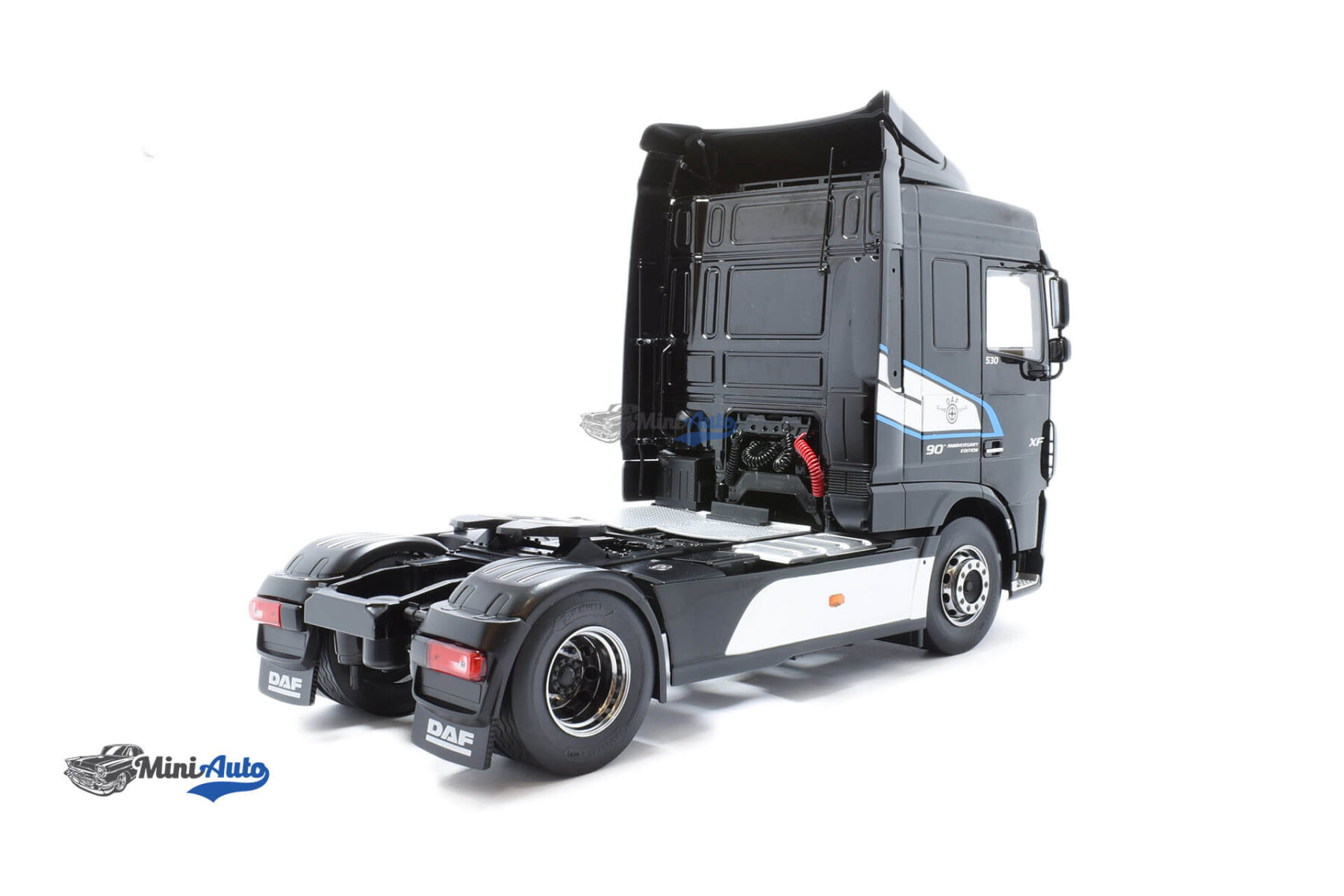 DAF XF Space Cab - 2018 - Black - Image 3