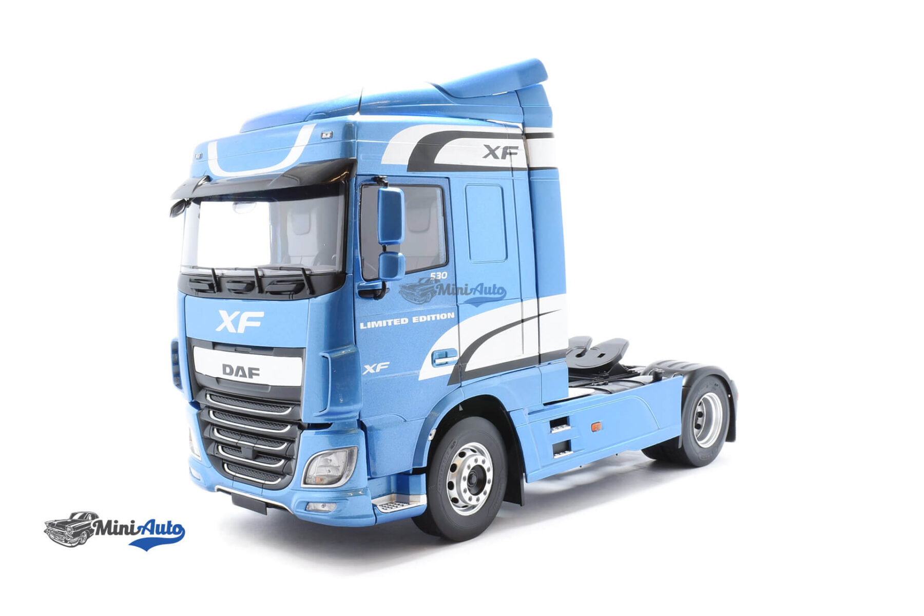 PC252978---DAF-XF-Space-Cab---2018---Blue_1 DAF XF Space Cab - 2018 - Blue - Image 1