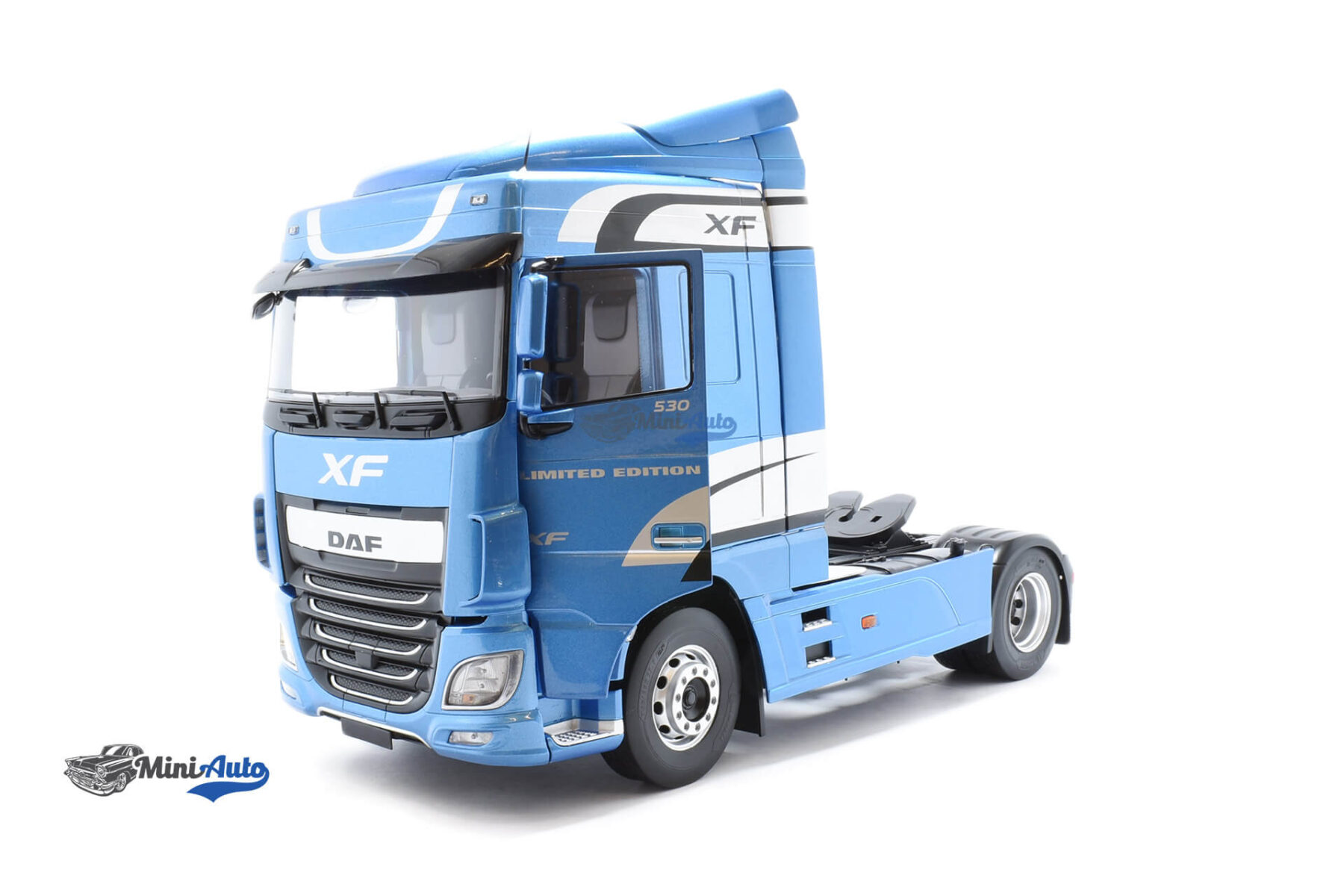 PC252978---DAF-XF-Space-Cab---2018---Blue_2 DAF XF Space Cab - 2018 - Blue - Image 2