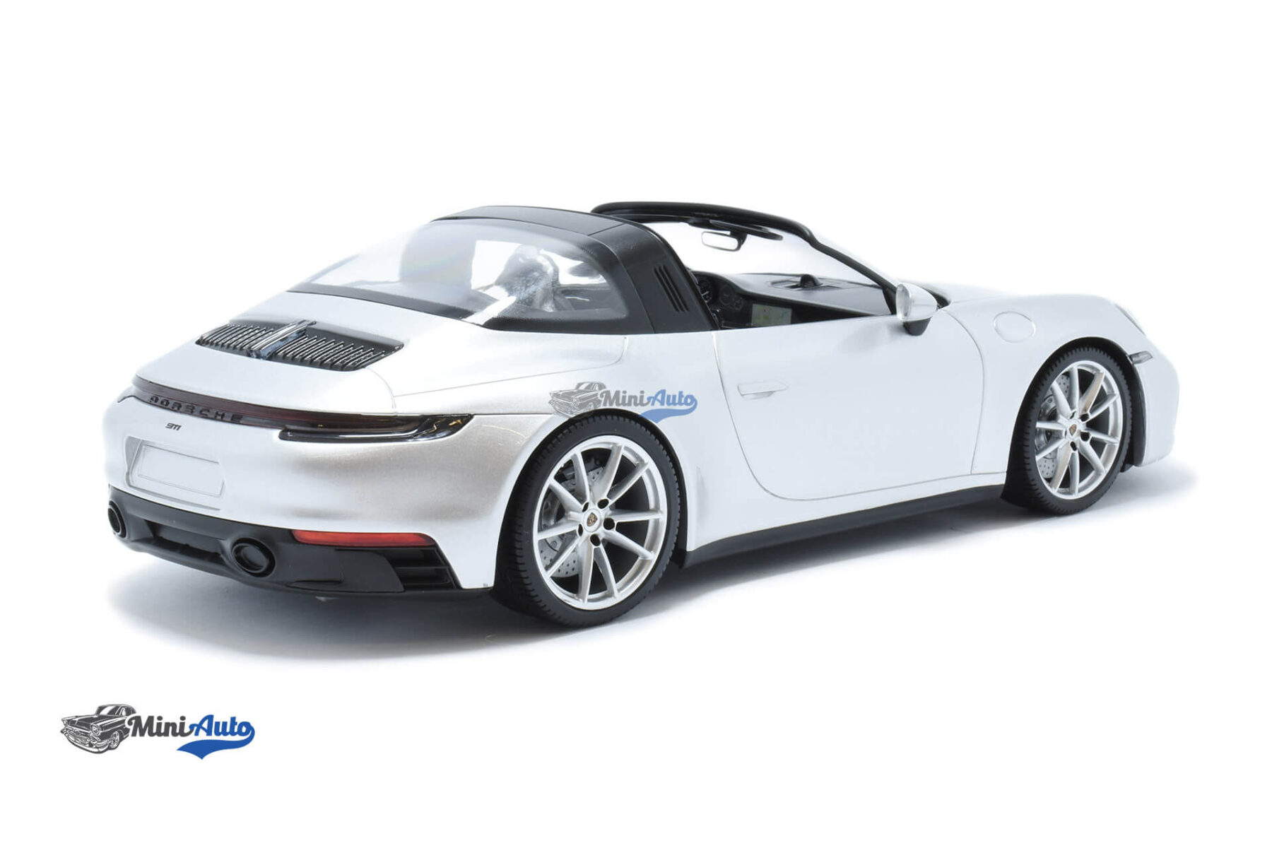 Porsche 911 992 Targa 4 GTS Spider - 2021 - Silver - Image 2
