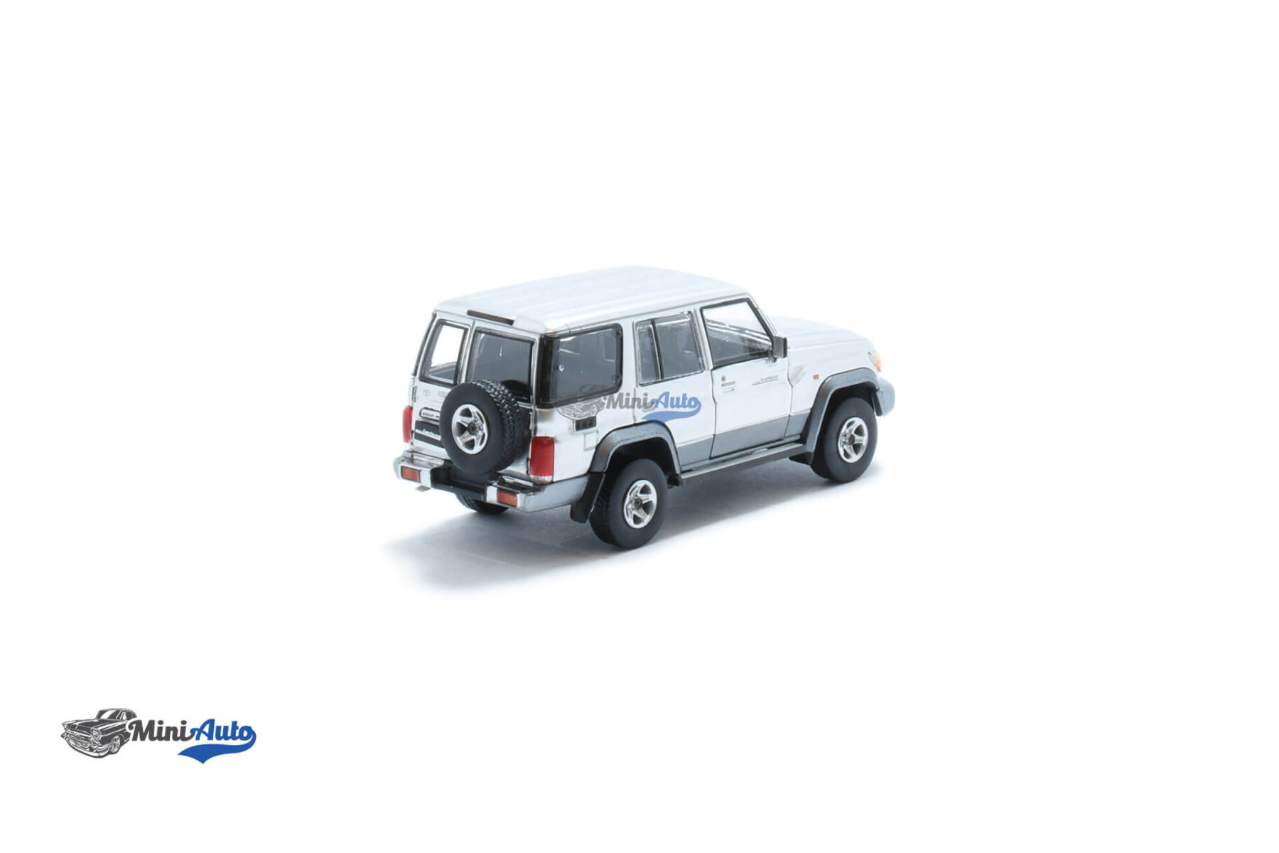 Toyota Land Cruiser LC76 - 2018 - Silver - Image 3