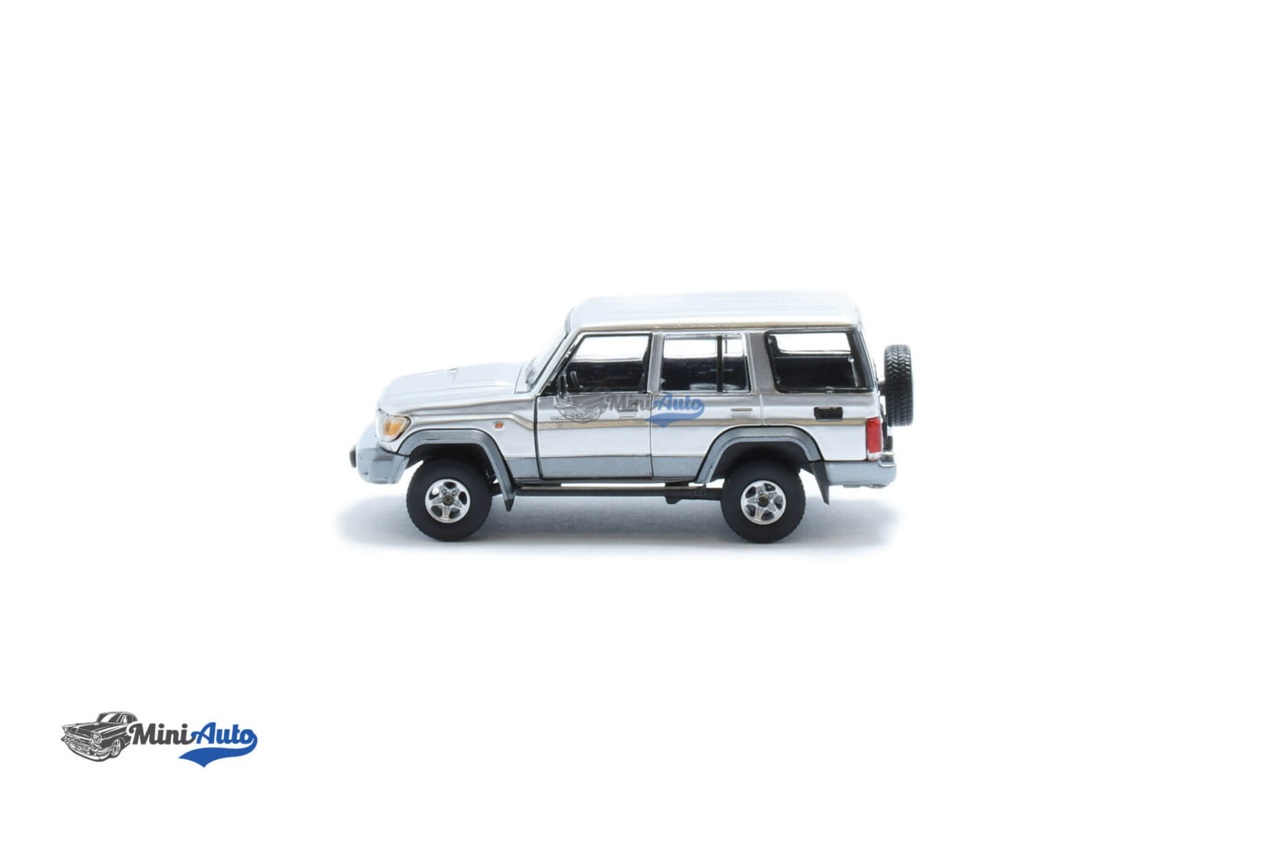 Toyota Land Cruiser LC76 - 2018 - Silver - Image 4