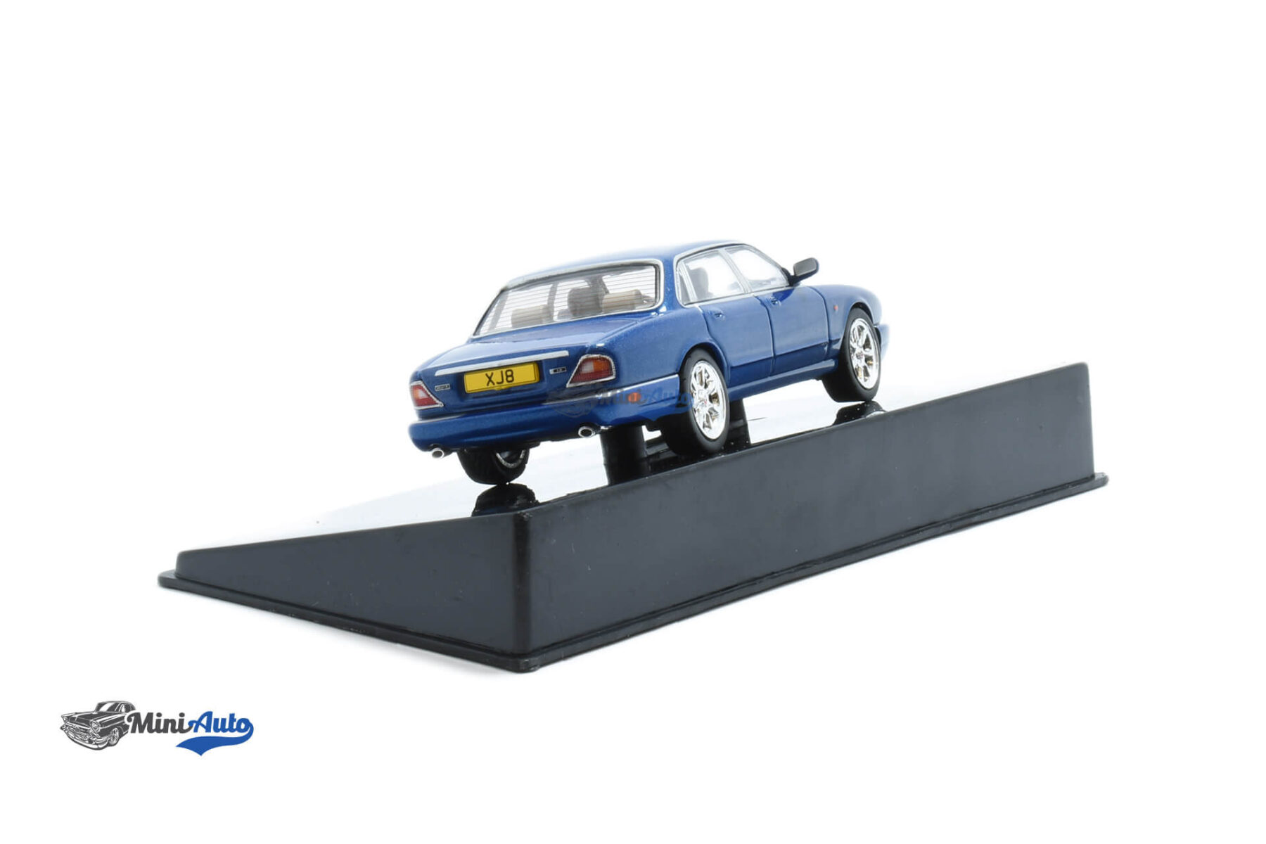 Jaguar XJ8 X308 - 1998 - Blue - Image 2