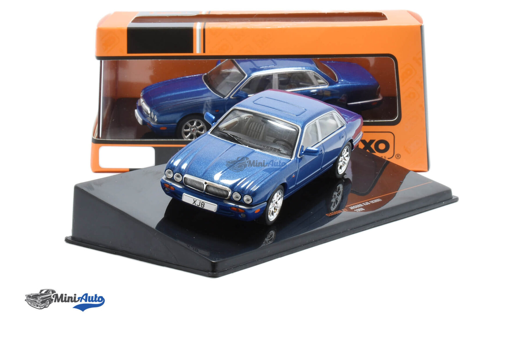 Jaguar XJ8 X308 - 1998 - Blue - Image 4