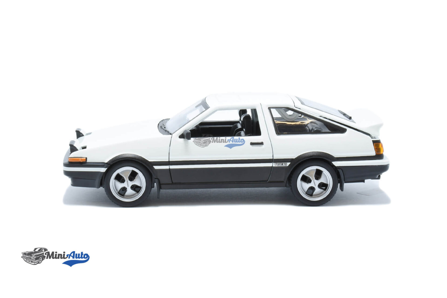 Toyota Sprinter Trueno AE86 - 1979 - White - Image 5