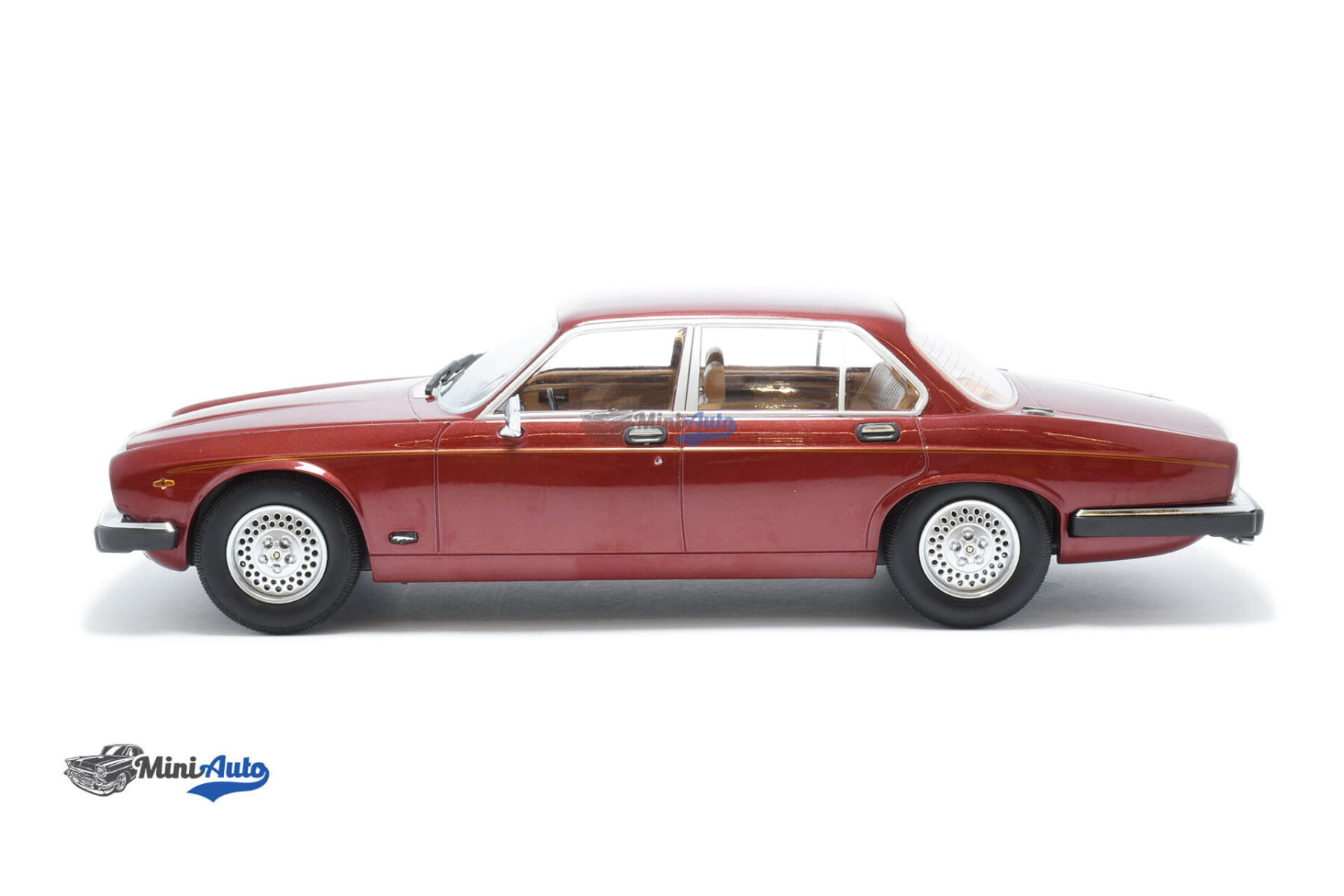 Jaguar XJ Series III - 1979 - Red - Image 3
