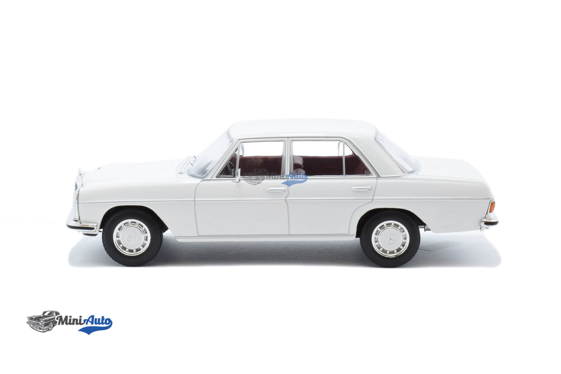 Mercedes Benz 220D W115 - 1968 - White - Damaged package - Image 3