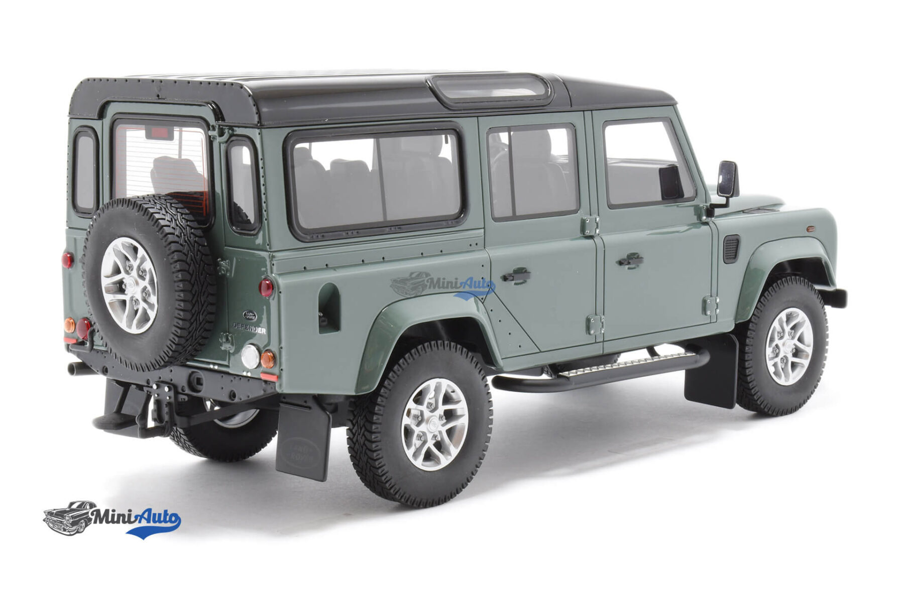 Land Rover Defender 110 MKII Limited 999pcs - 1990 - Green - Image 2