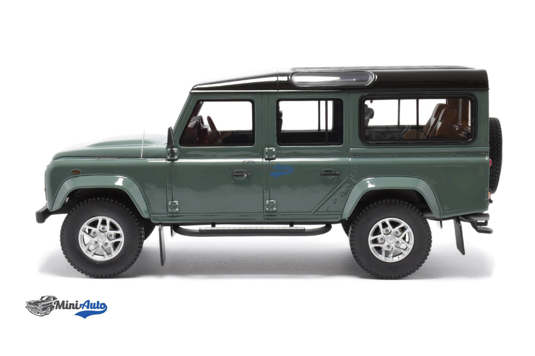 Land Rover Defender 110 MKII Limited 999pcs - 1990 - Green - Image 3