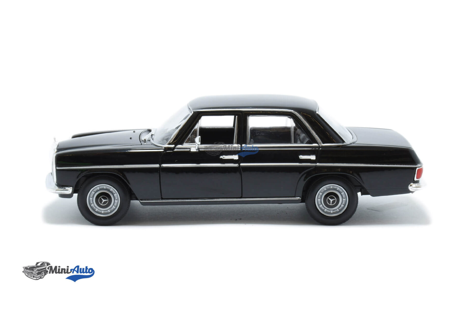 Mercedes Benz 220 W115 – 1968 – Black - Image 5